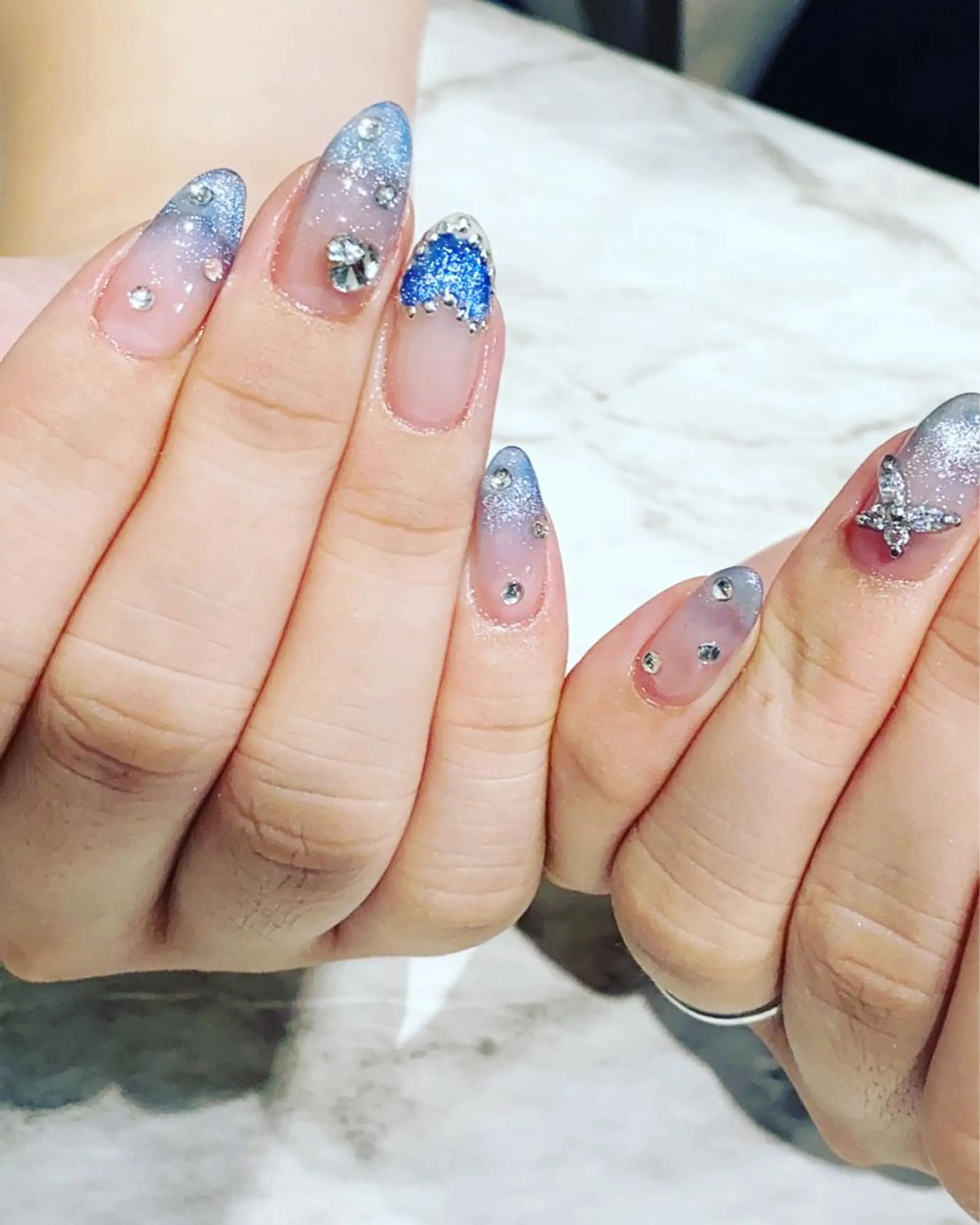 ネイル ブルー ハート ハンドネイル フットネイル ハンドケア nail salon  AlgeTy所属・✴︎:.｡. MAKI.｡.:✴︎のネイルデザイン