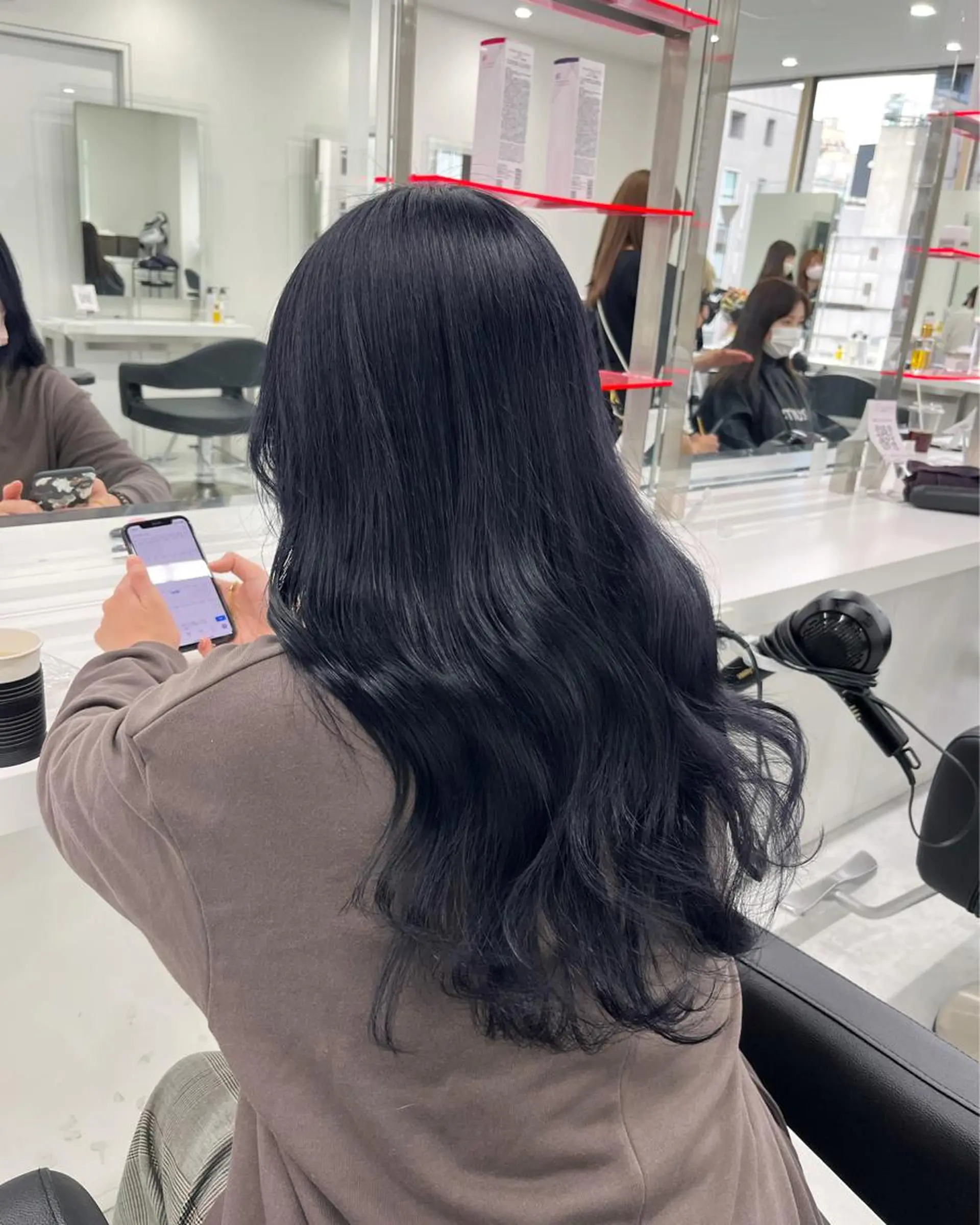 ロング カラー ヘアアレンジ 🩵色落ち可愛い 寒色カラー🩵のヘアスタイル