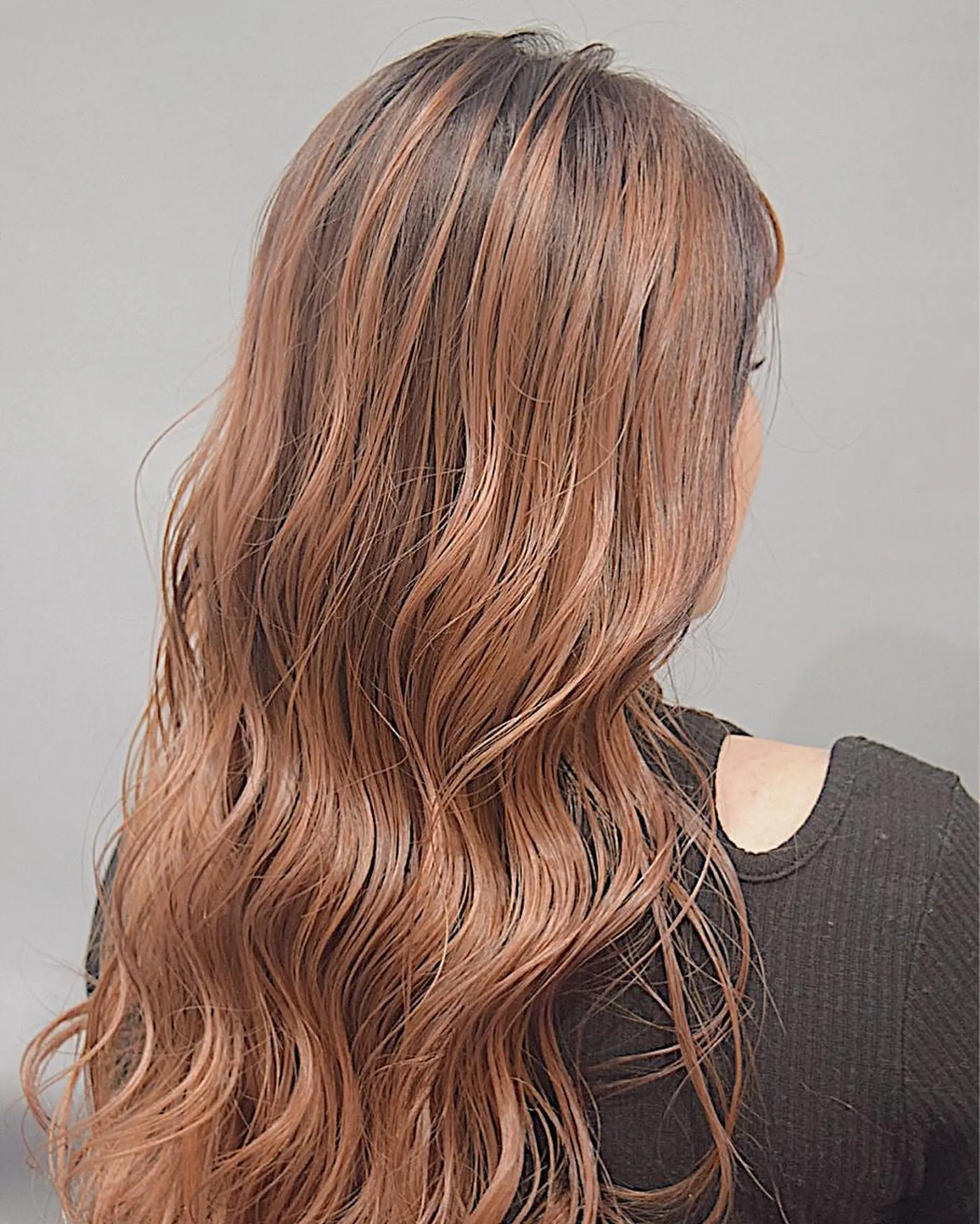 セミロング カラー バレイヤージュ ブラウンカラー ピンクカラー ピンクブラウン レイヤーカット ヘアカラー ハイトーンカラー RYUのヘアスタイル