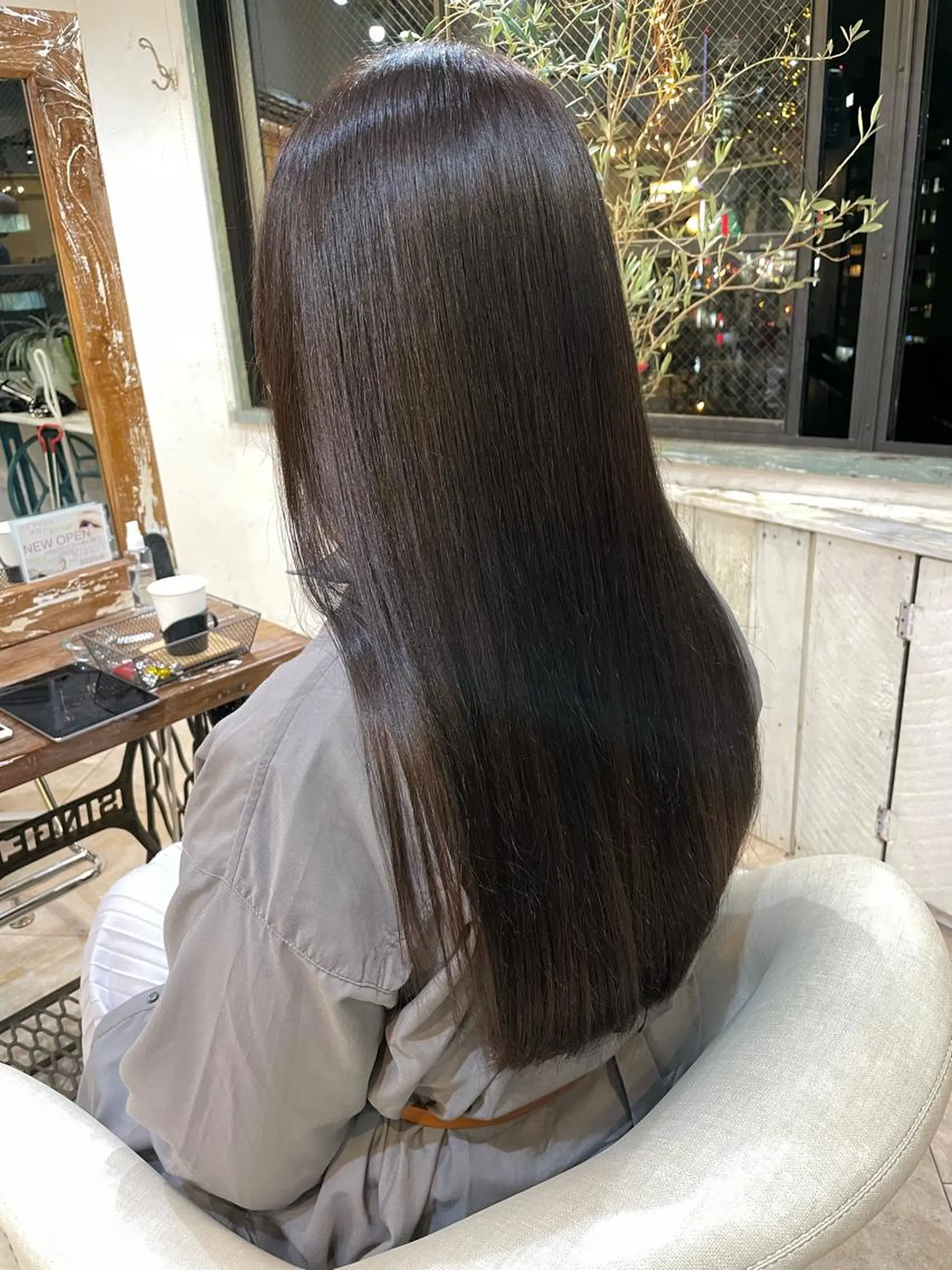 ロング アッシュ 髪質改善 トリートメント あしかが ゆいとのヘアスタイル