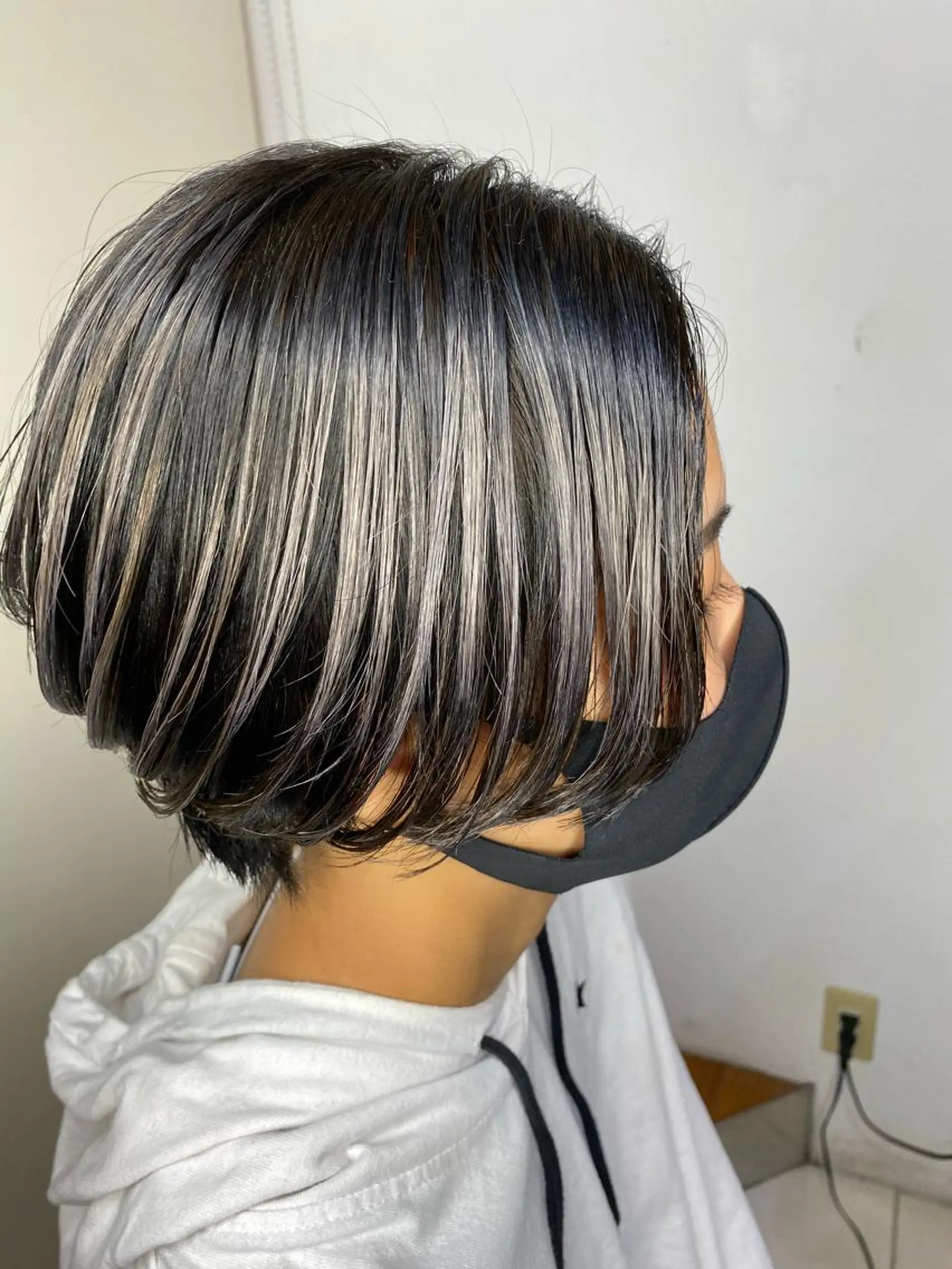 ショート カラー バレイヤージュ ベージュカラー 黒髪 ブリーチ ブルーカラー ⚠️激安ブリーチで 後悔してる方へ⚠️のヘアスタイル