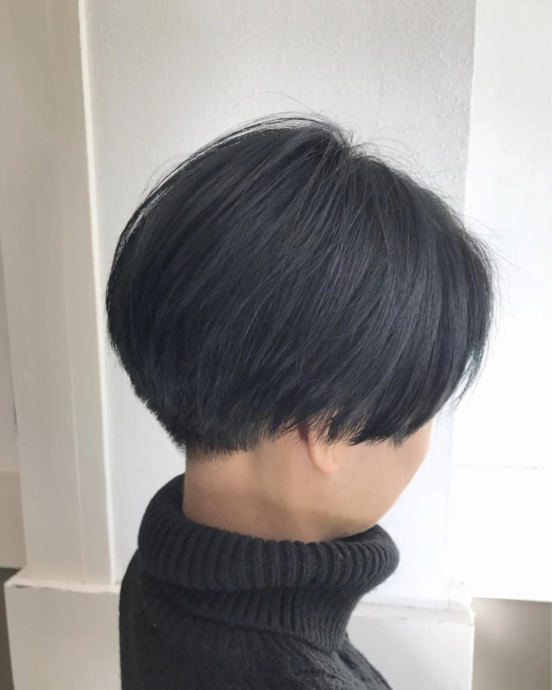 ショート カラー ヘアアレンジ ショートボブ 黒髪 ブルーカラー ブルーブラック ボブ カット ヘアカラー トリートメント GiseL天神カラー 髪質改善/ブリーチのヘアスタイル
