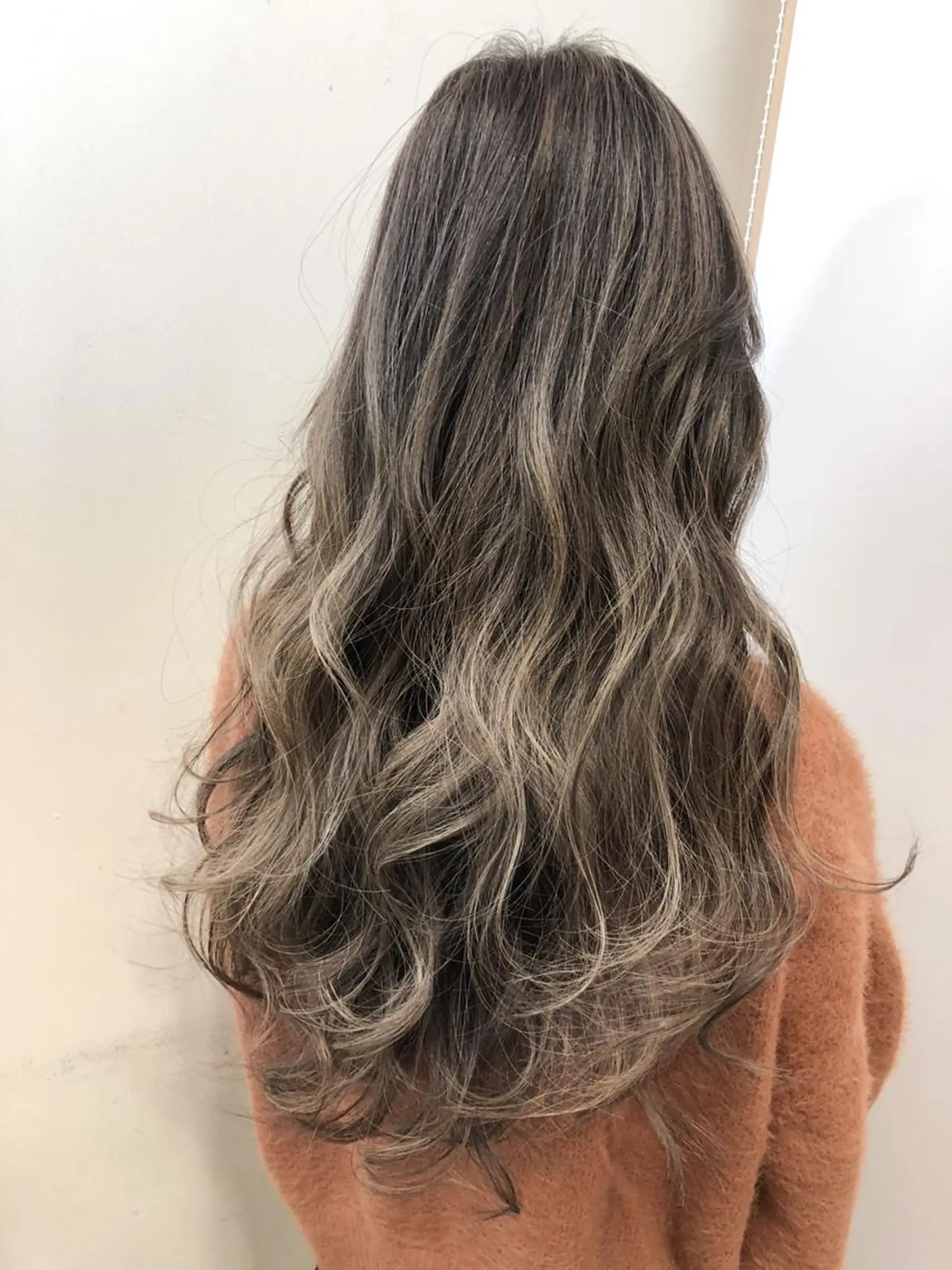 ロング カラー グラデーションカラー ハイライトカラー ハイライト WONK. ウォンク 心斎橋のヘアスタイル