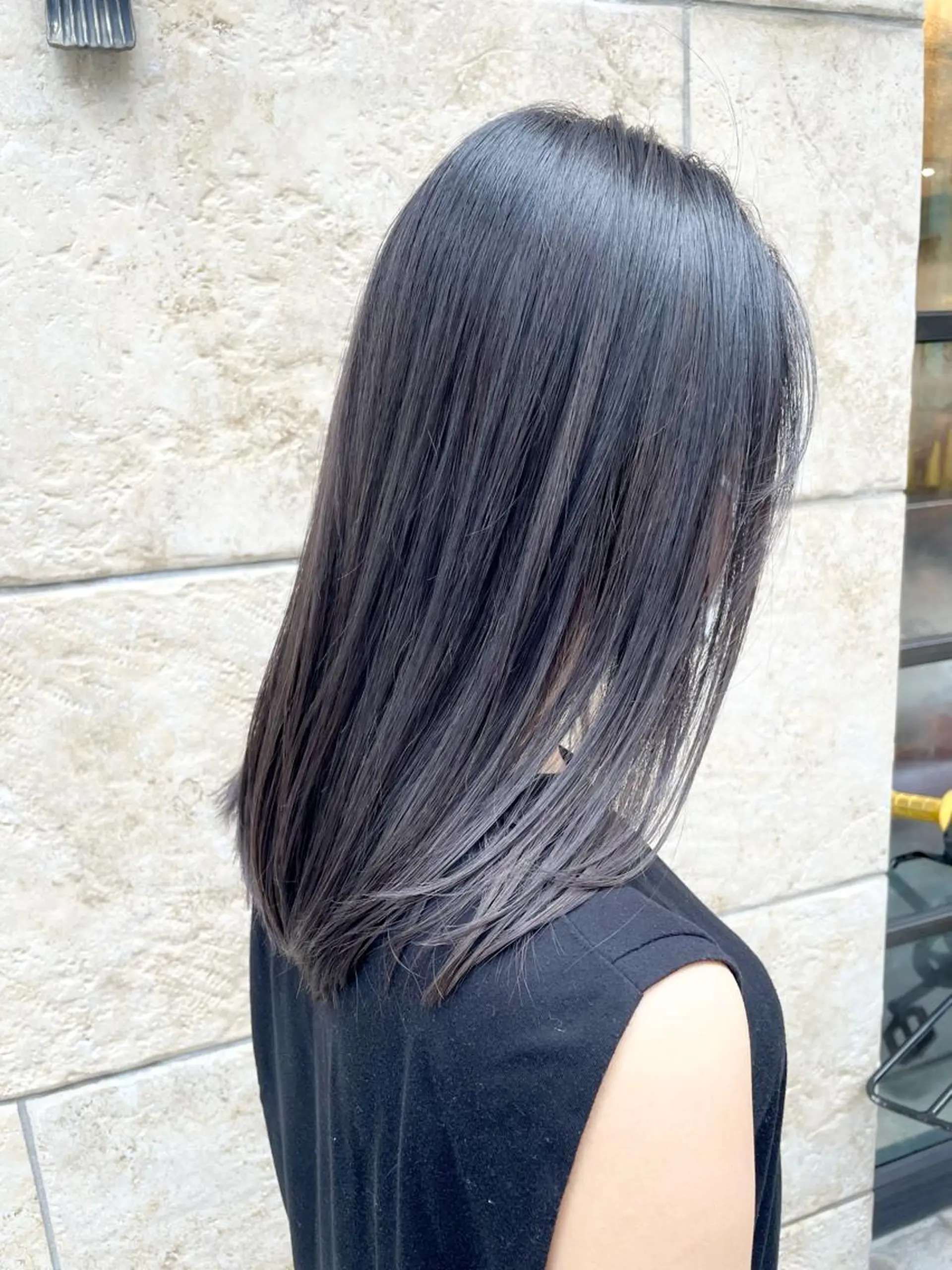セミロング レイヤーカット issa academyのヘアスタイル