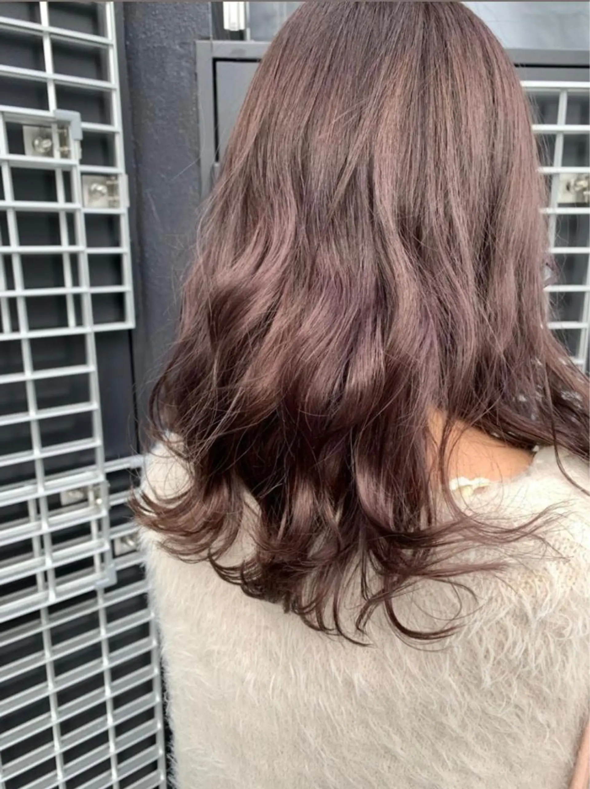 セミロング パープルカラー まろやかベージュ/ 大上なおみのヘアスタイル