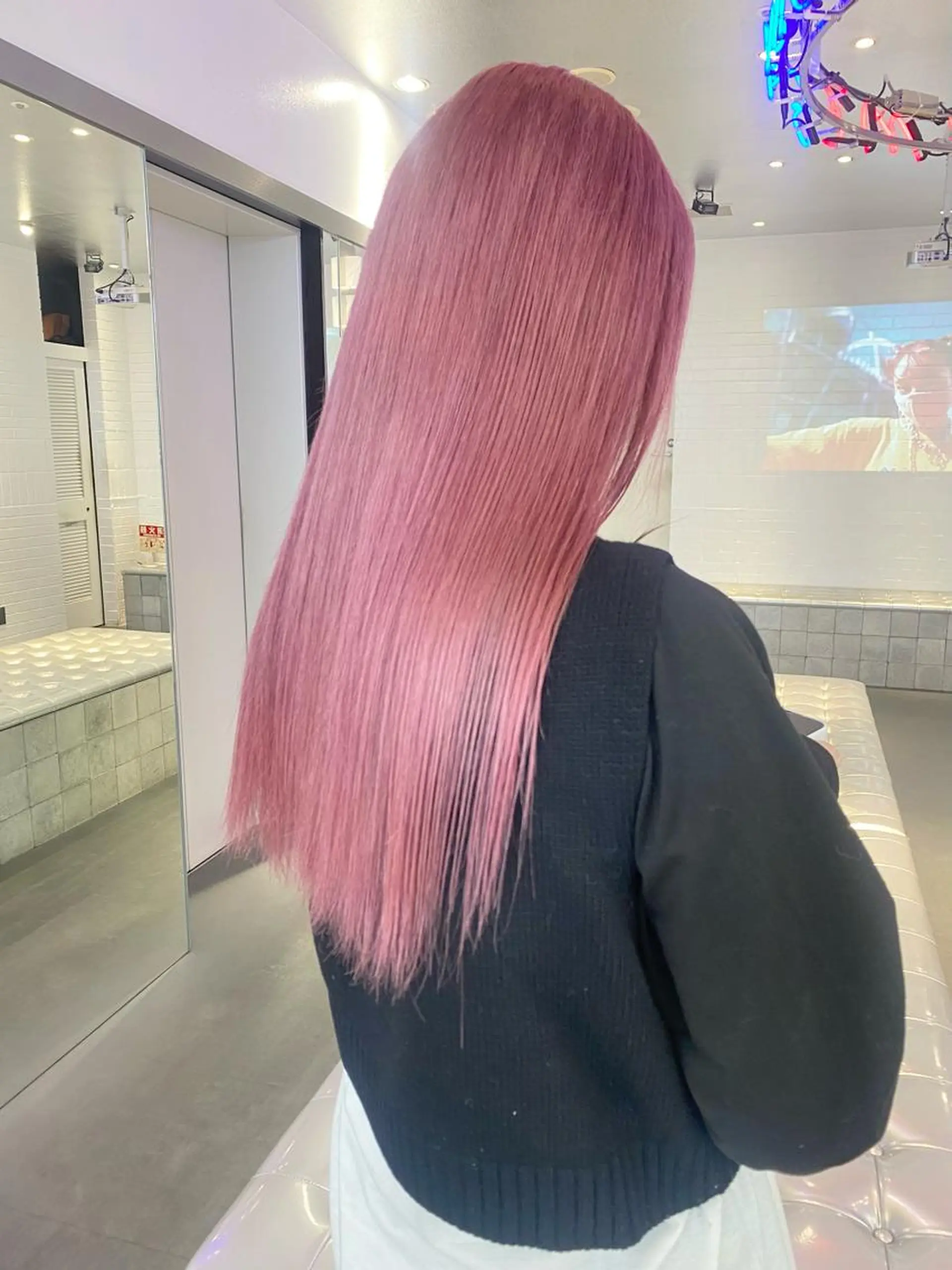 ロング カラー パーマ ベージュカラー ラベンダーカラー ピンクカラー ピンクベージュ ピンクラベンダー ヘアカラー トリートメント 🎨ハイトーン/ 切りっぱなし みつきのヘアスタイル