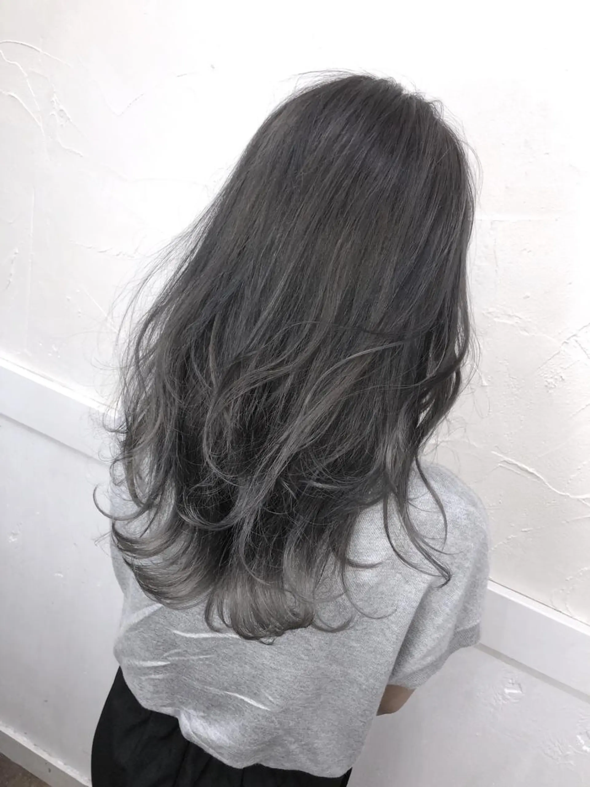 ロング カラー グレージュ パープルカラー パープルグレージュ ヘアカラー FERNA池袋所属・マンツーマン施術✂︎ 金田尚久🎨のヘアスタイル