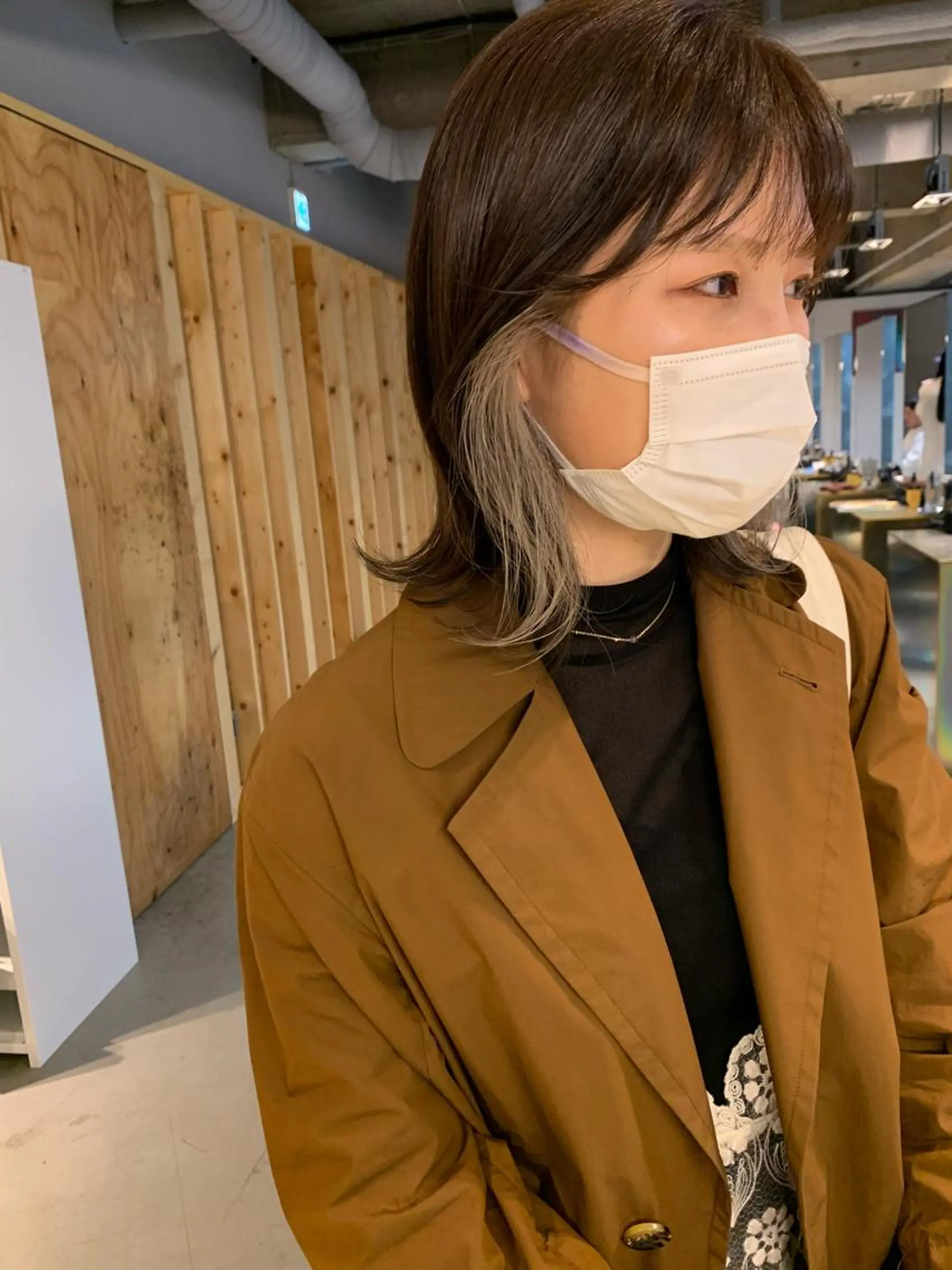 ミディアム カラー ベージュカラー ブリーチ イヤリングカラー ハイトーンカラー ミルクティーベージュ tension 【テンション】のヘアスタイル