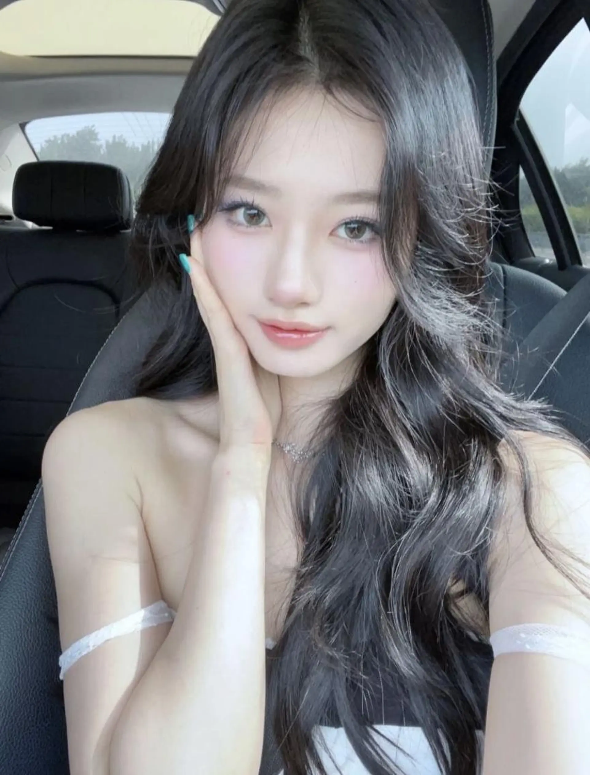 ロング カラー カット 韓国レディヘア🤍 暗髪🤍miraiのヘアスタイル