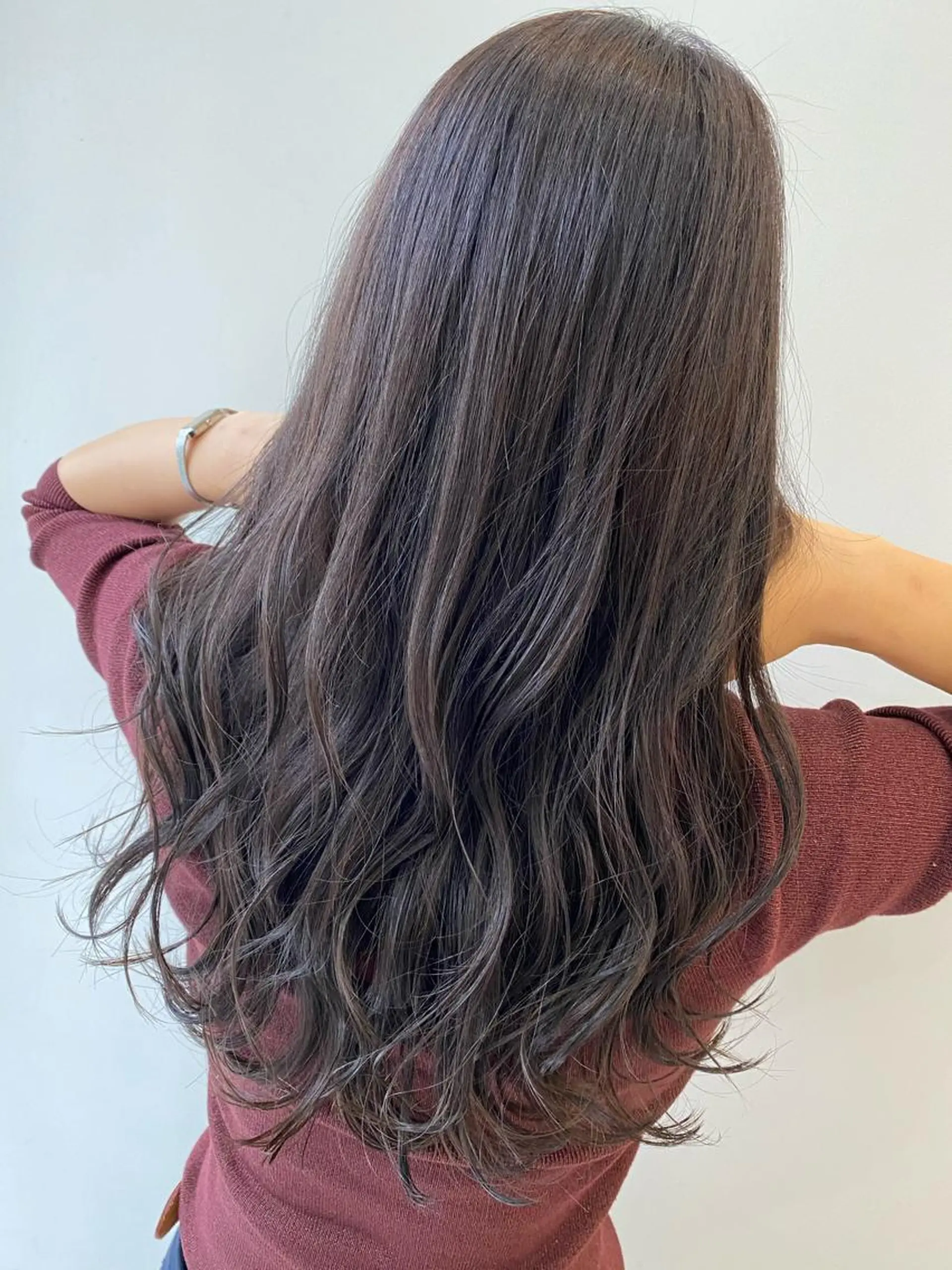 ロング アッシュ ヘアカラー トリートメント ジェニファー ✂︎TOMOKI✂︎のヘアスタイル