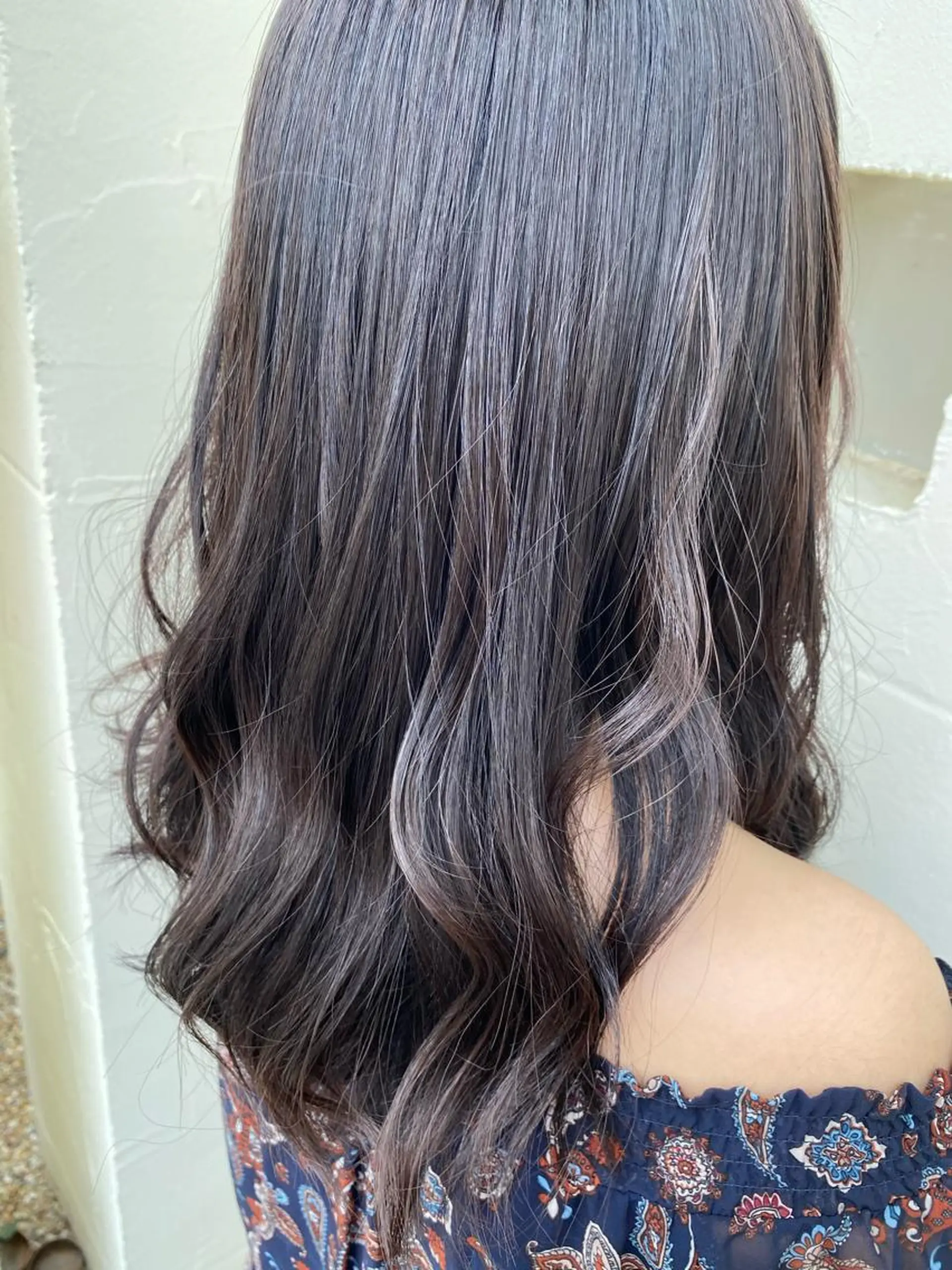 セミロング カラー 黒髪 パープルカラー パープルブラック 小畑 杏実のヘアスタイル