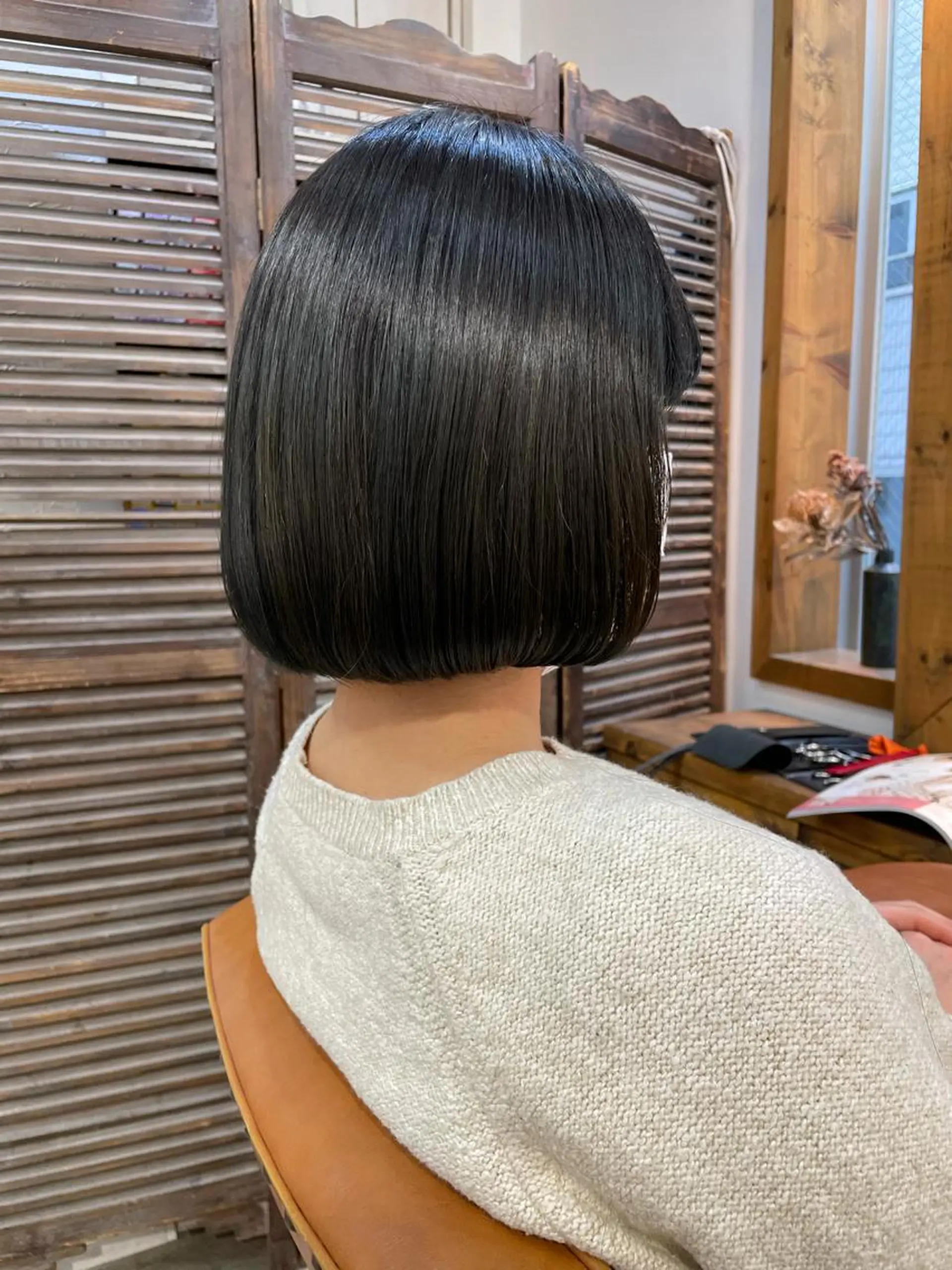 ショート カラー ショートレイヤー 丸みショート グラデーションカラー くびれヘア くせ毛 カット newline銀座所属・銀座ショート/ 大人ショート/金子涼のヘアスタイル