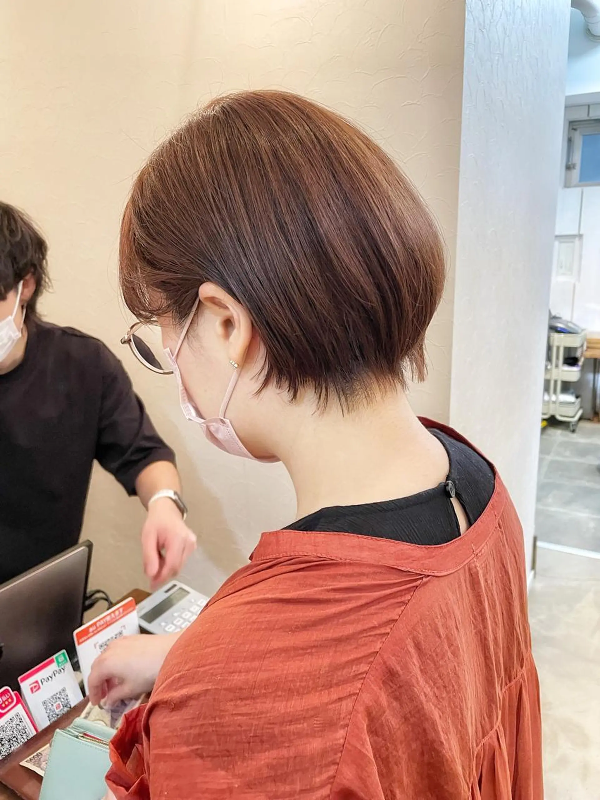 ショート カラー ショートレイヤー 丸みショート グラデーションカラー くびれヘア くせ毛 カット トリートメント newline銀座所属・銀座ショート/ 大人ショート/金子涼のヘアスタイル