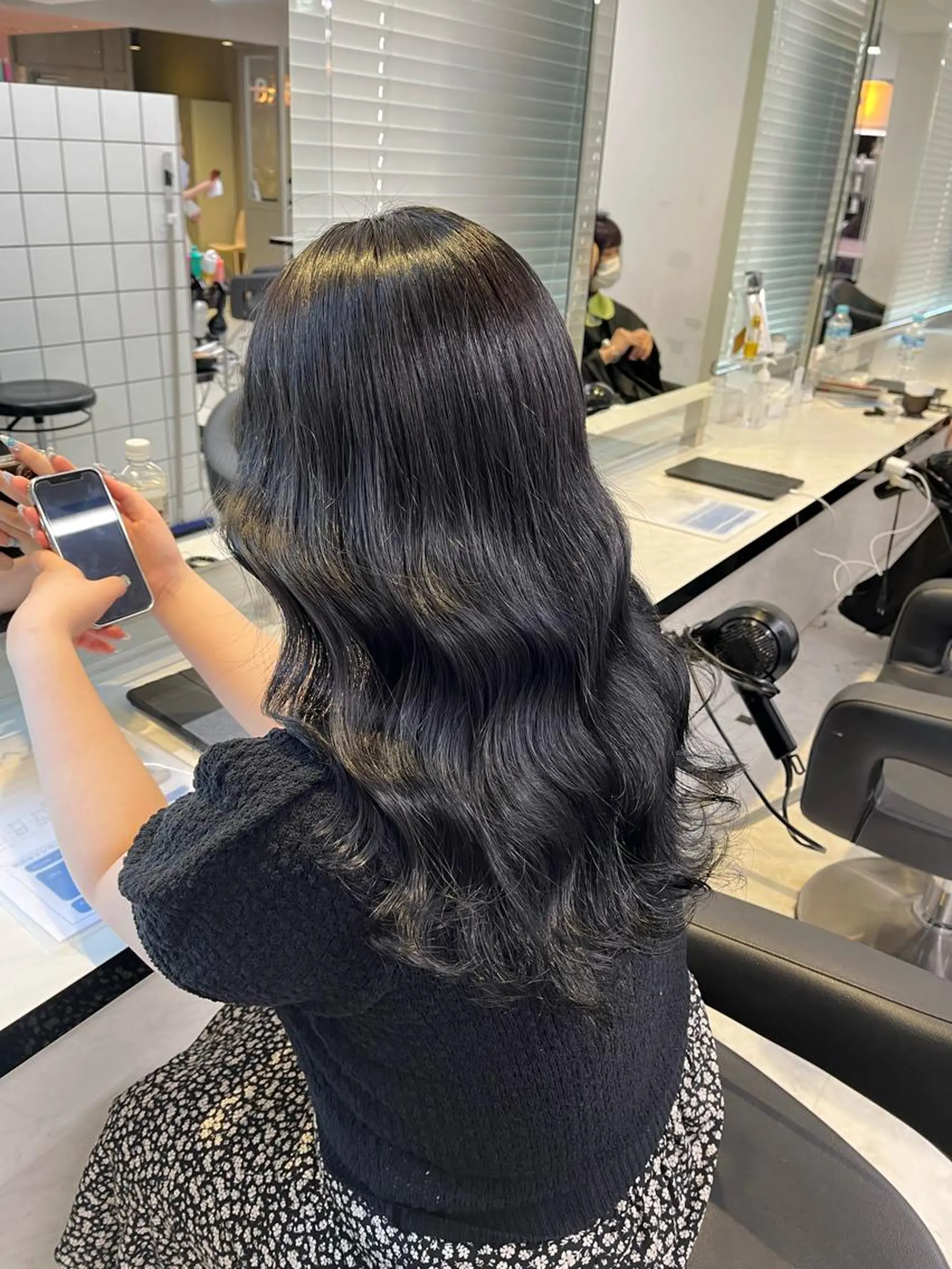 ロング ヘアカラー トリートメント 🍒透明感カラー🌨 🥕ハイトーンカラーのヘアスタイル