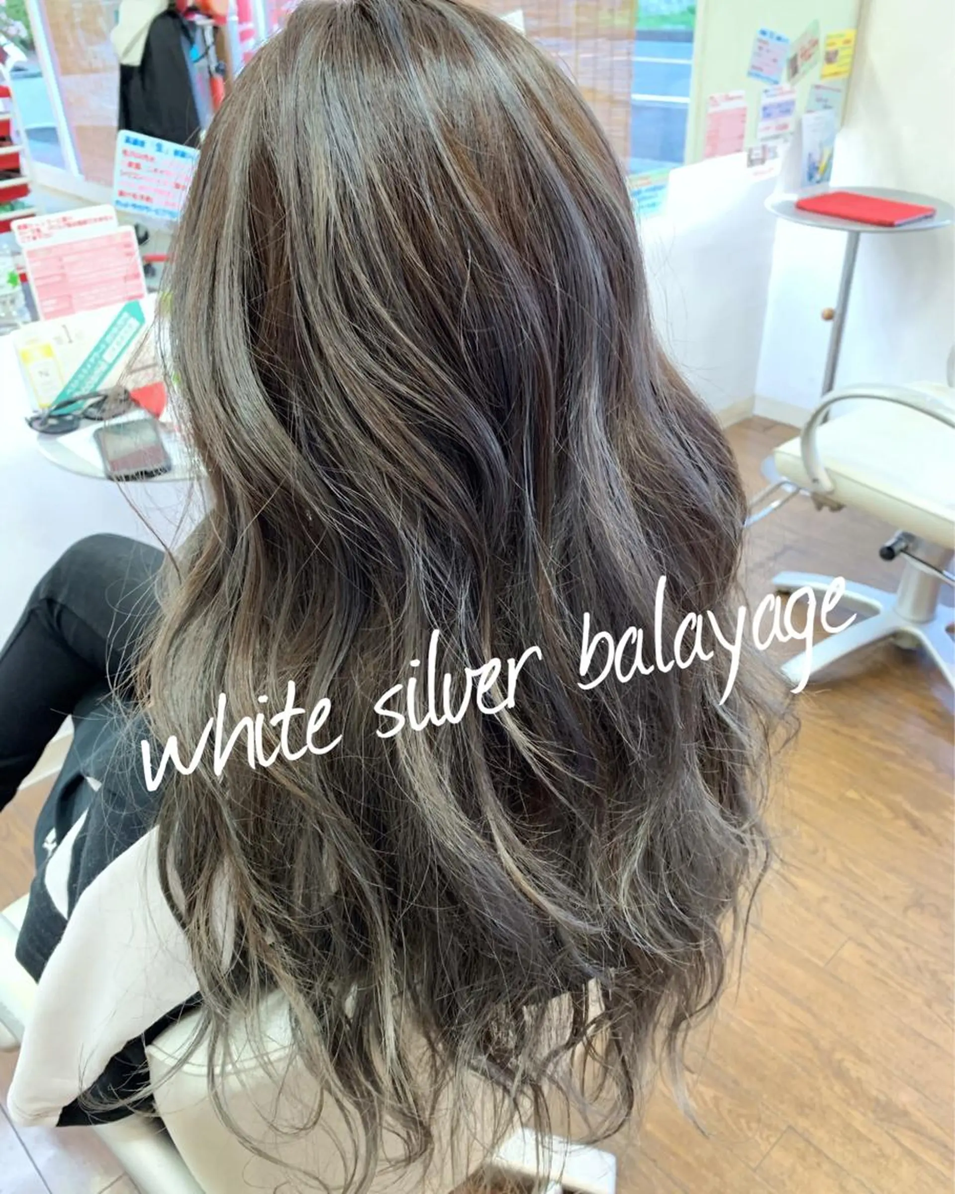 ロング カラー バレイヤージュ シルバー レイヤーカット カット ヘアカラー トリートメント 萩原 博のヘアスタイル