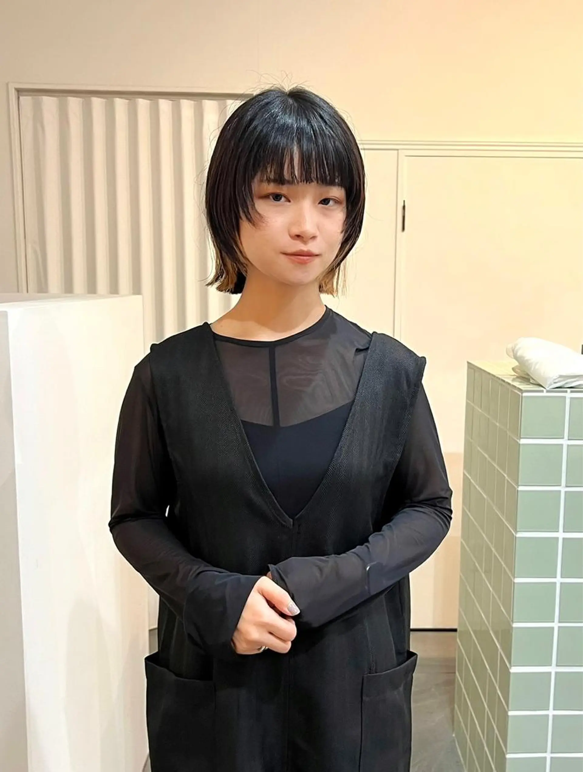 ミディアム 切りっぱなしボブ ショートボブ ボブ 顔まわりレイヤー 髪質改善 カット ヘアカラー トリートメント a moment(モーメント)所属・蔵前 デザインカット KOBAYASHIのヘアスタイル