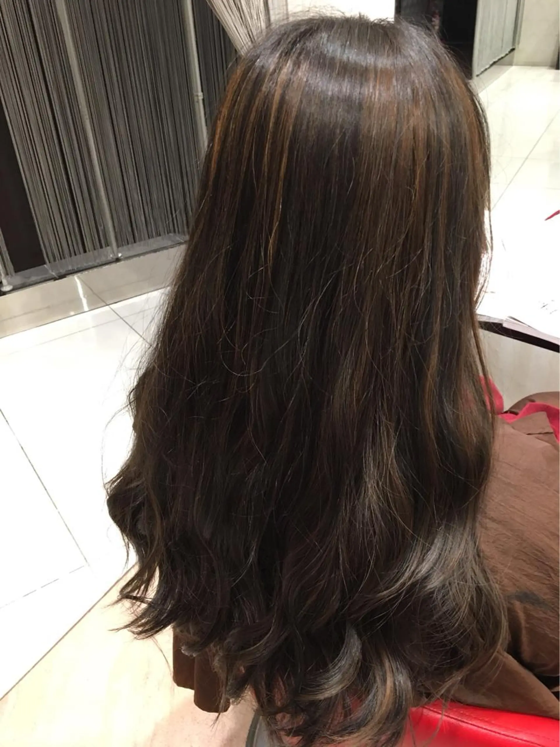 ロング カラー アッシュ ハイライトカラー ハイライト カット ヘアカラー Earth岩槻店 YAGIのヘアスタイル