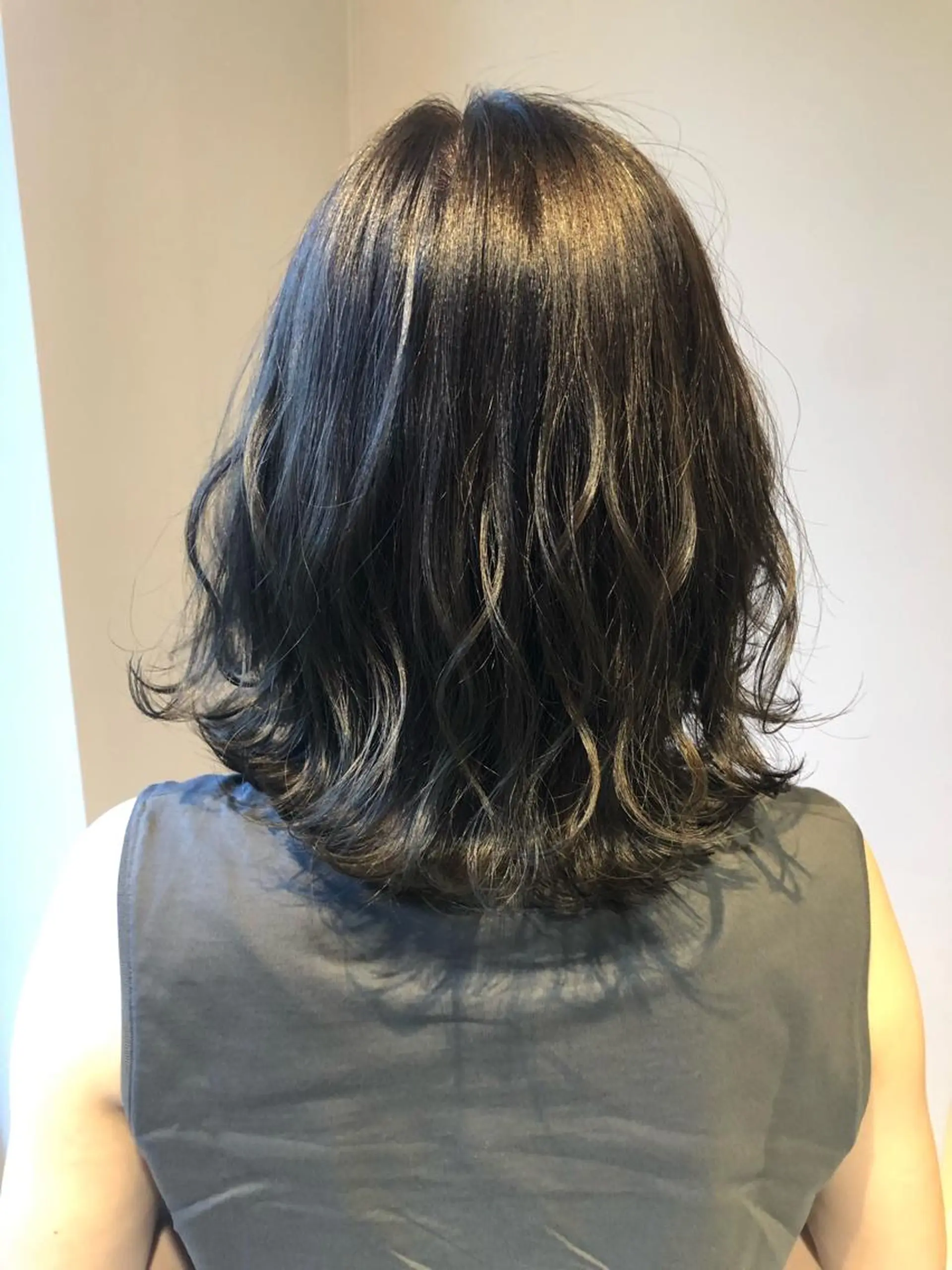 ミディアム カラー ブリーチ グレージュ ブリーチなしカラー ブリーチ👩‍🦳/ ‪✂︎MANAMIのヘアスタイル