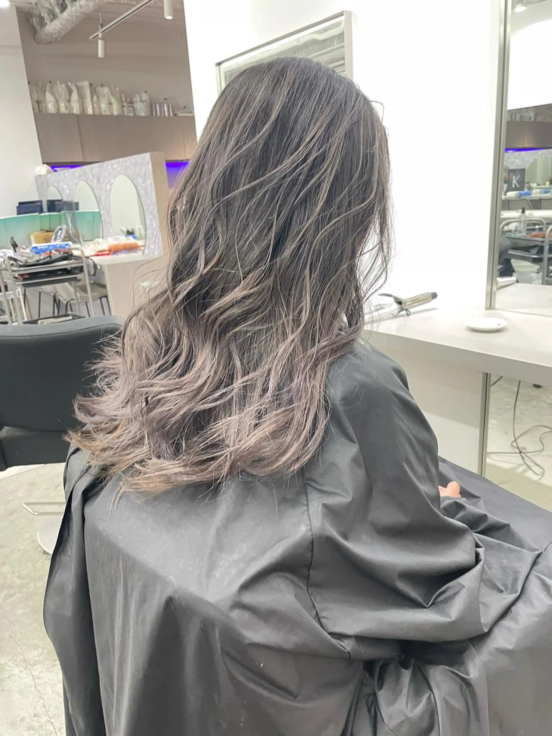 セミロング カラー ヘアアレンジ バレイヤージュ レイヤーカット カット ヘアカラー トリートメント 🎗秋山勇 /三宮指名No.1のヘアスタイル