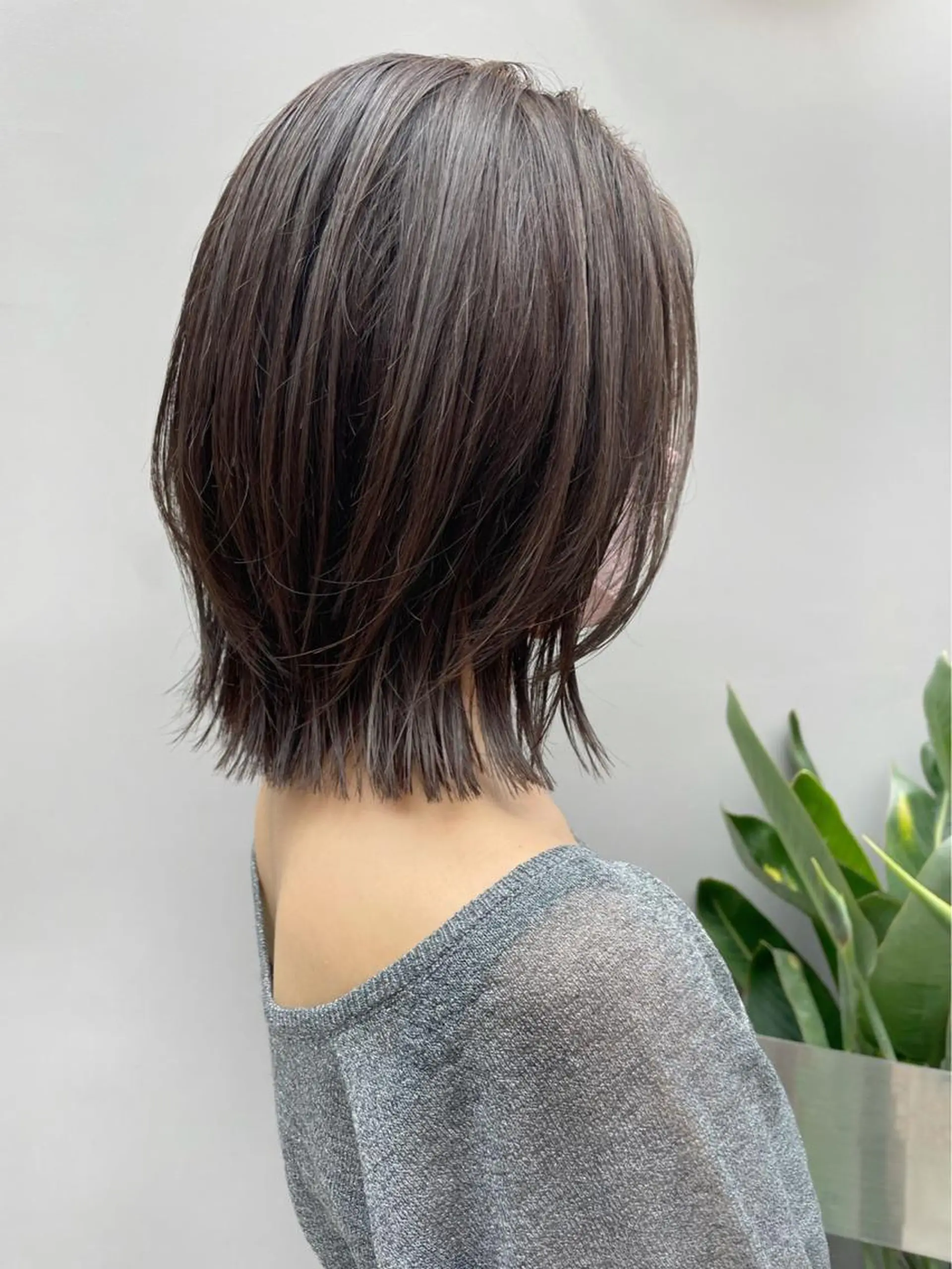 ミディアム カラー ボブレイヤー アッシュ アッシュグレー ボブ レイヤーカット カット ヘアカラー HIROKI ” stylistのヘアスタイル