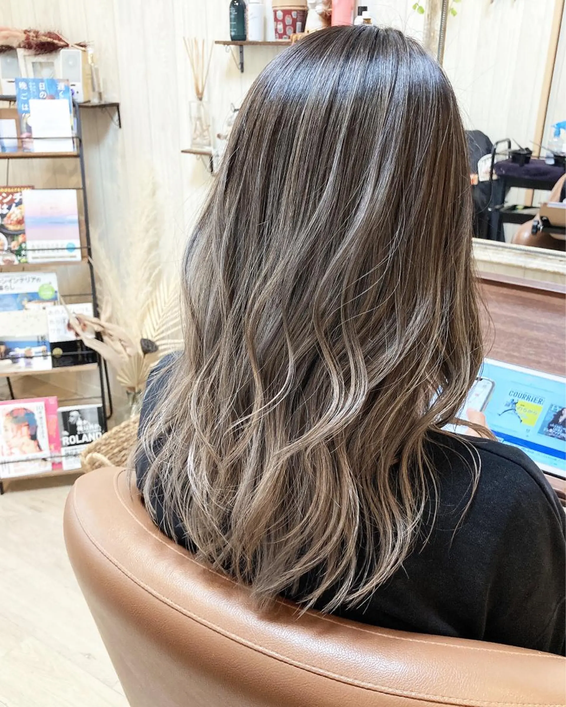 セミロング カラー MERCI所属・マツモト コウダイのヘアスタイル