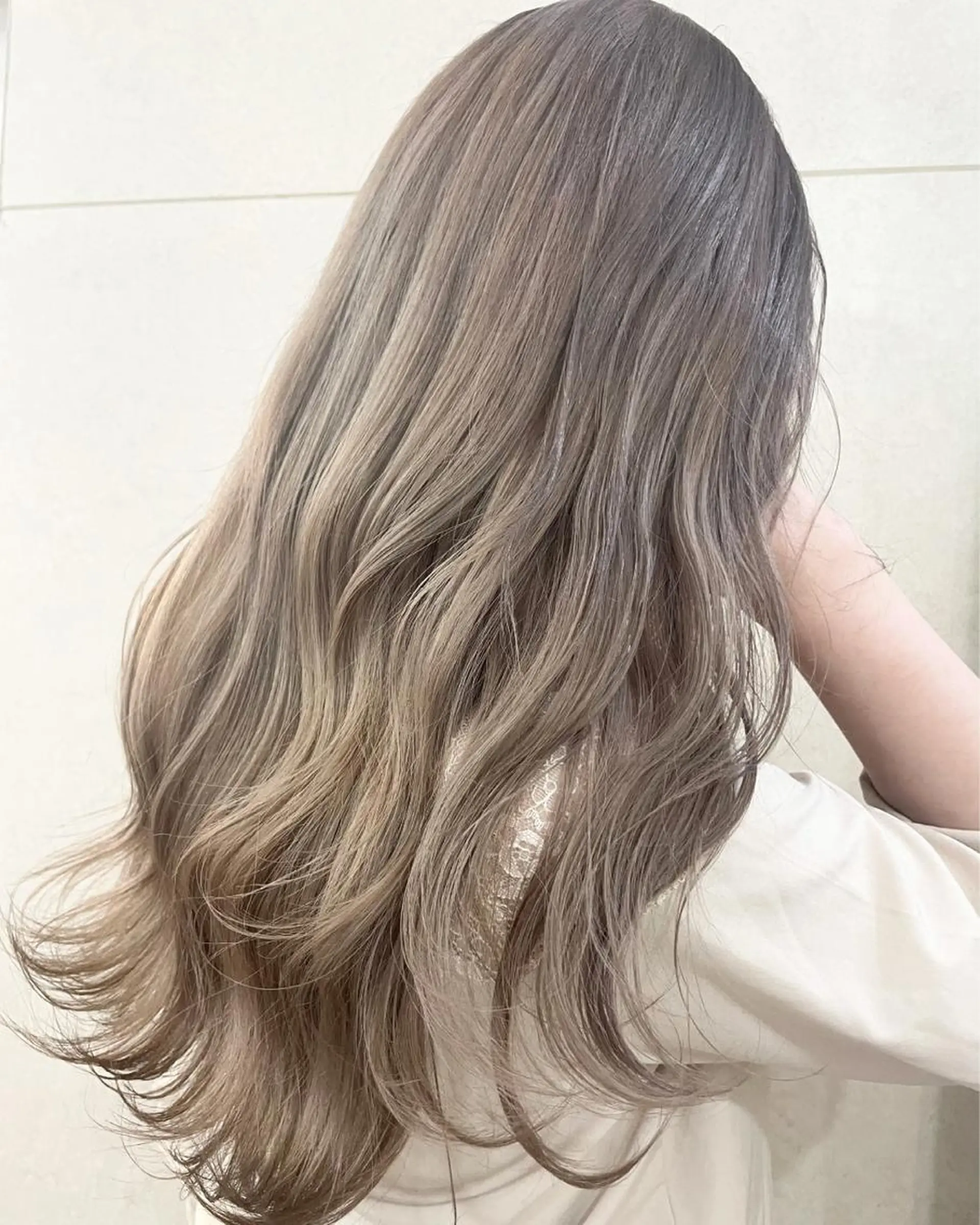 ロング カラー パーマ ヘアアレンジ メンズ シールエクステ メンズバレイヤージュ メンズブリーチ メンズハイライト メンズインナーカラー 🦋高瀬寛菜🦋 韓国/ブリーチのヘアスタイル
