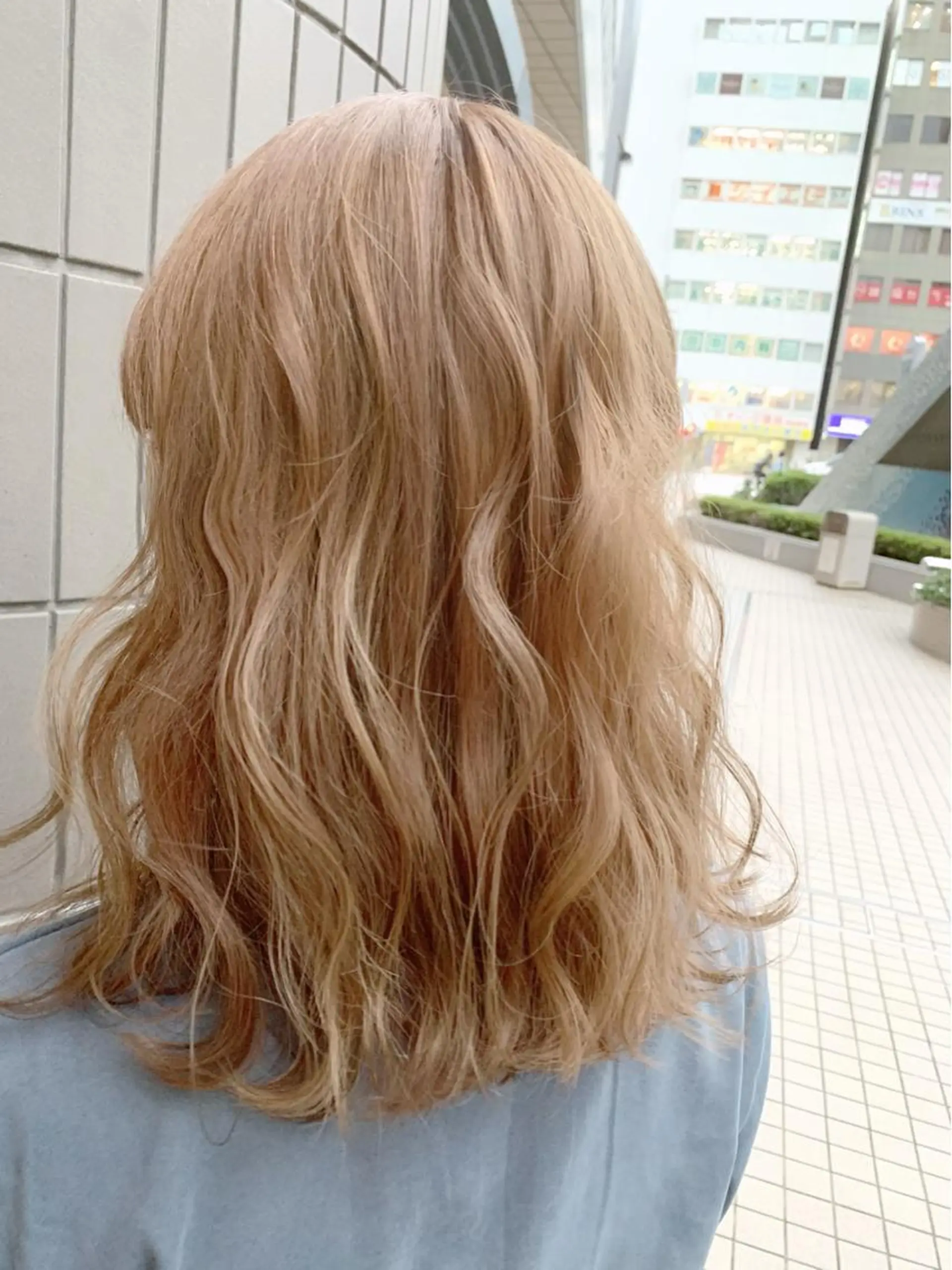 セミロング カラー ベージュカラー ダブルカラー オレンジ オレンジベージュ Zina天王寺 CHIAKIのヘアスタイル