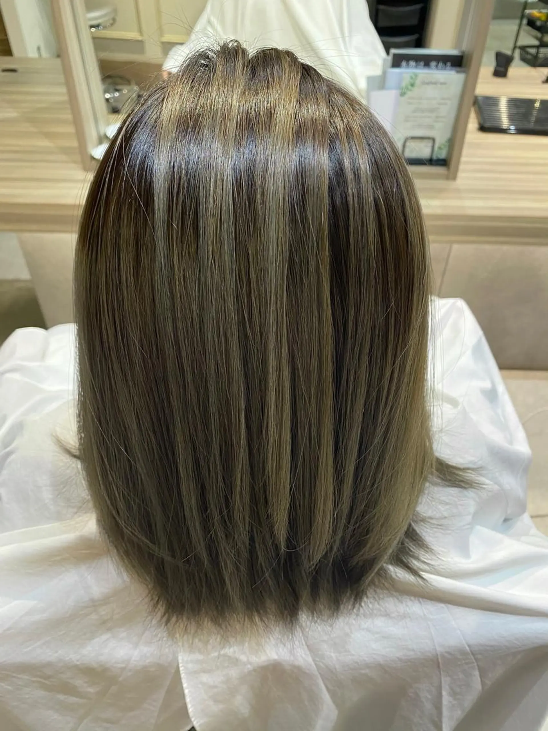 ミディアム カラー グレージュ カーキグレージュ ヘアカラー 川越 輝梨奈のヘアスタイル