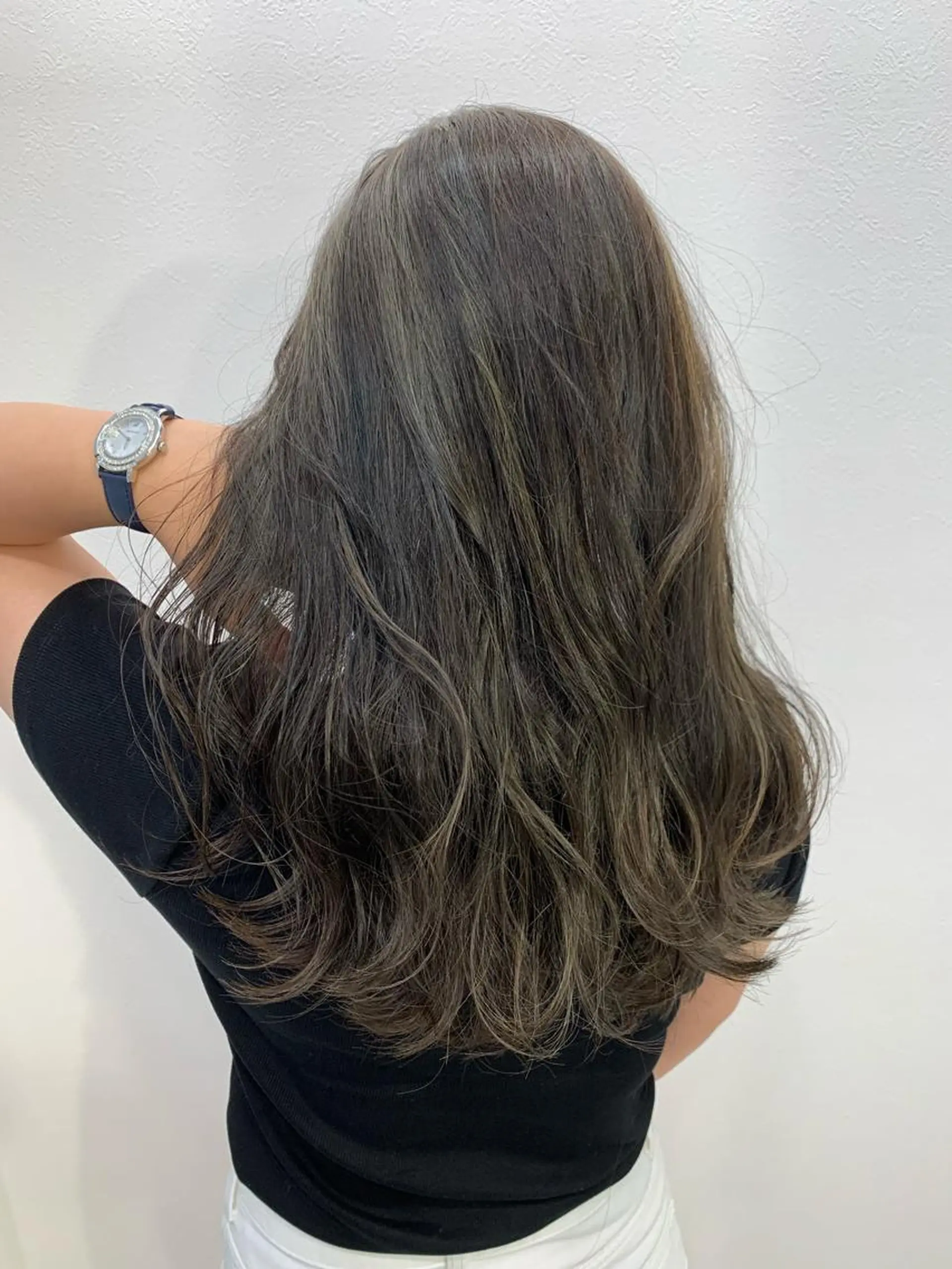 ロング ハイライト ヘアカラー トリートメント a .のヘアスタイル