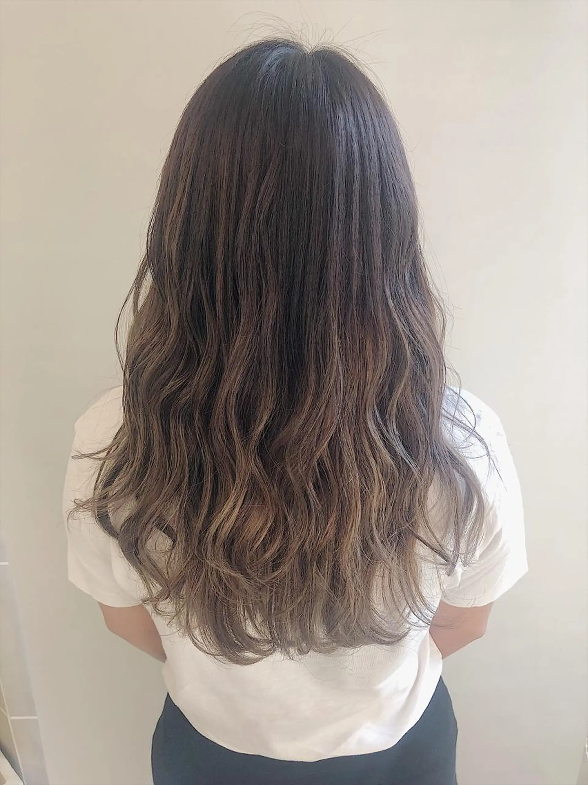 ロング カラー グラデーションカラー ハイライトカラー ハイライト カット ヘアカラー 齋藤 咲のヘアスタイル