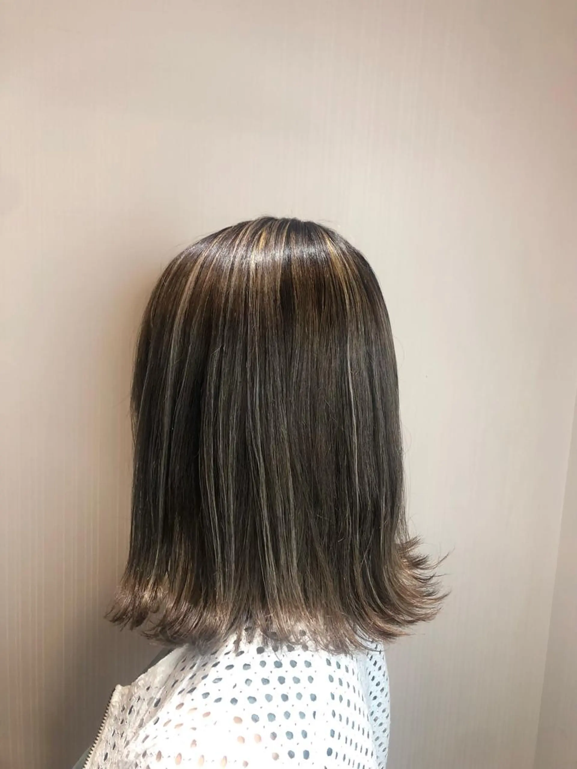 ミディアム カラー ハイライトカラー ハイライト ヘアカラー 新井 友菜のヘアスタイル