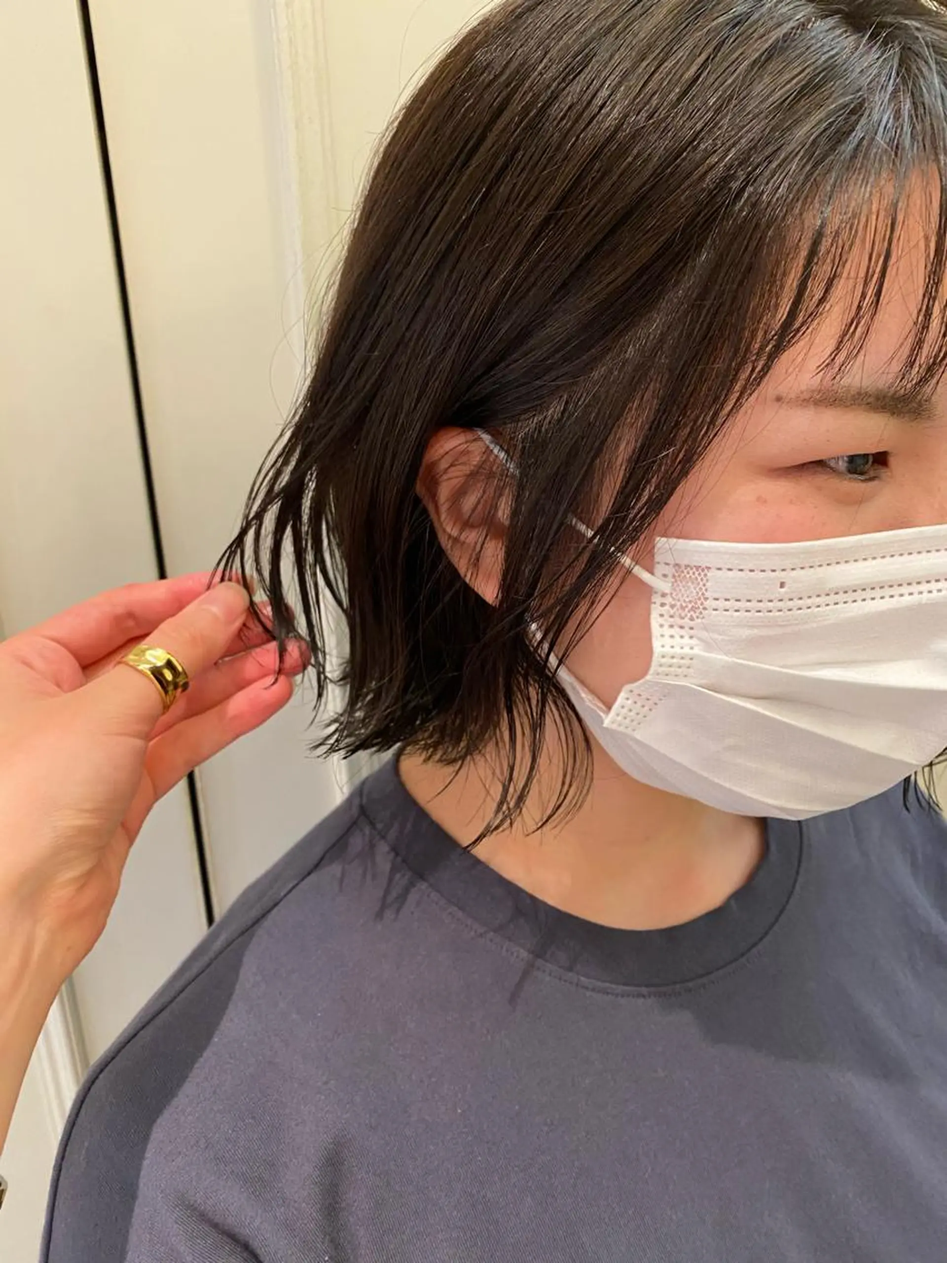 ミディアム カラー アッシュ ボブ 外ハネヘア カット ヘアカラー トリートメント 大久保 愛のヘアスタイル
