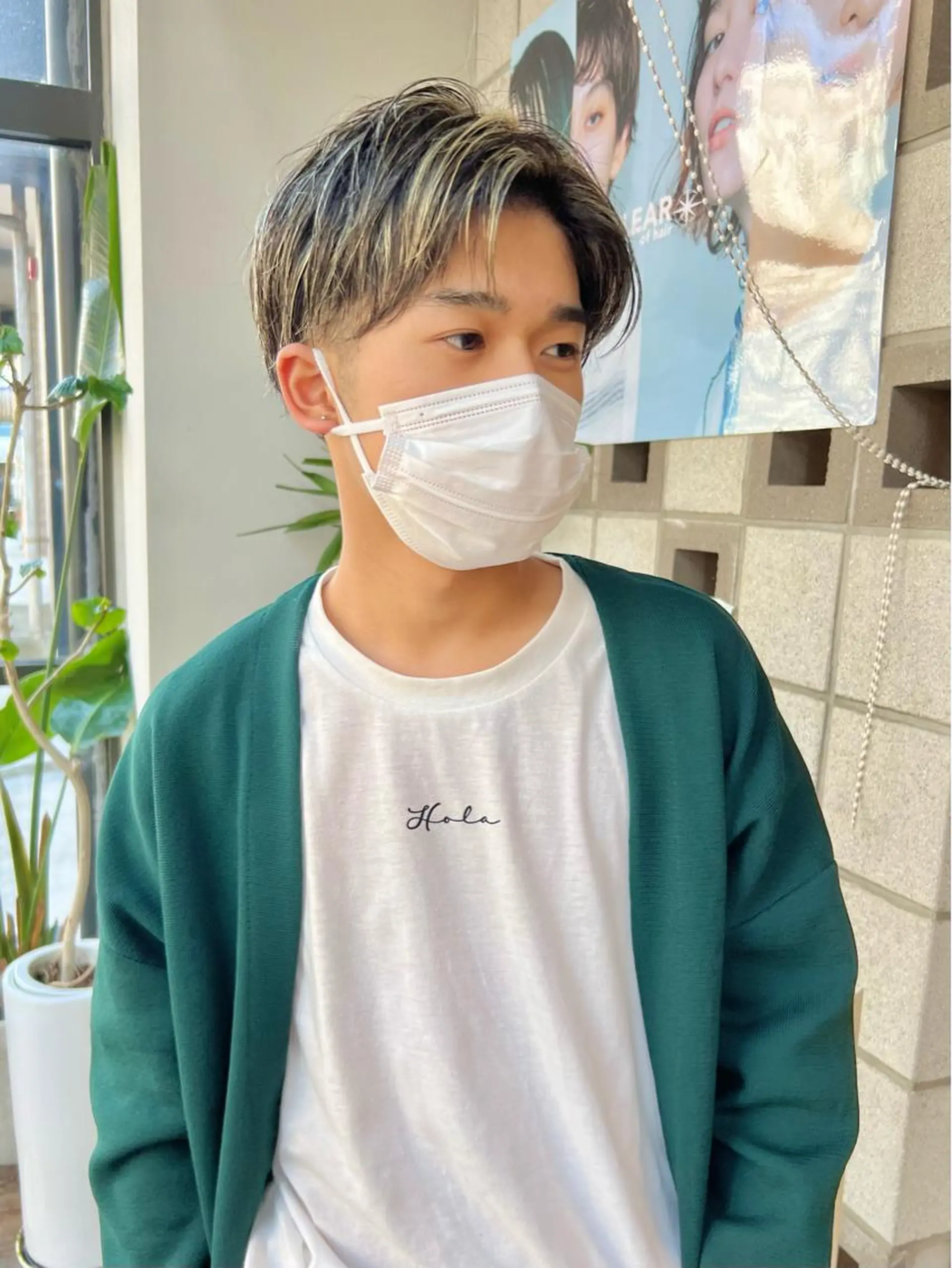 カラー メンズ センターパート メンズハイライト ハイライトカラー カット ヘアカラー 古川 晴輝のヘアスタイル