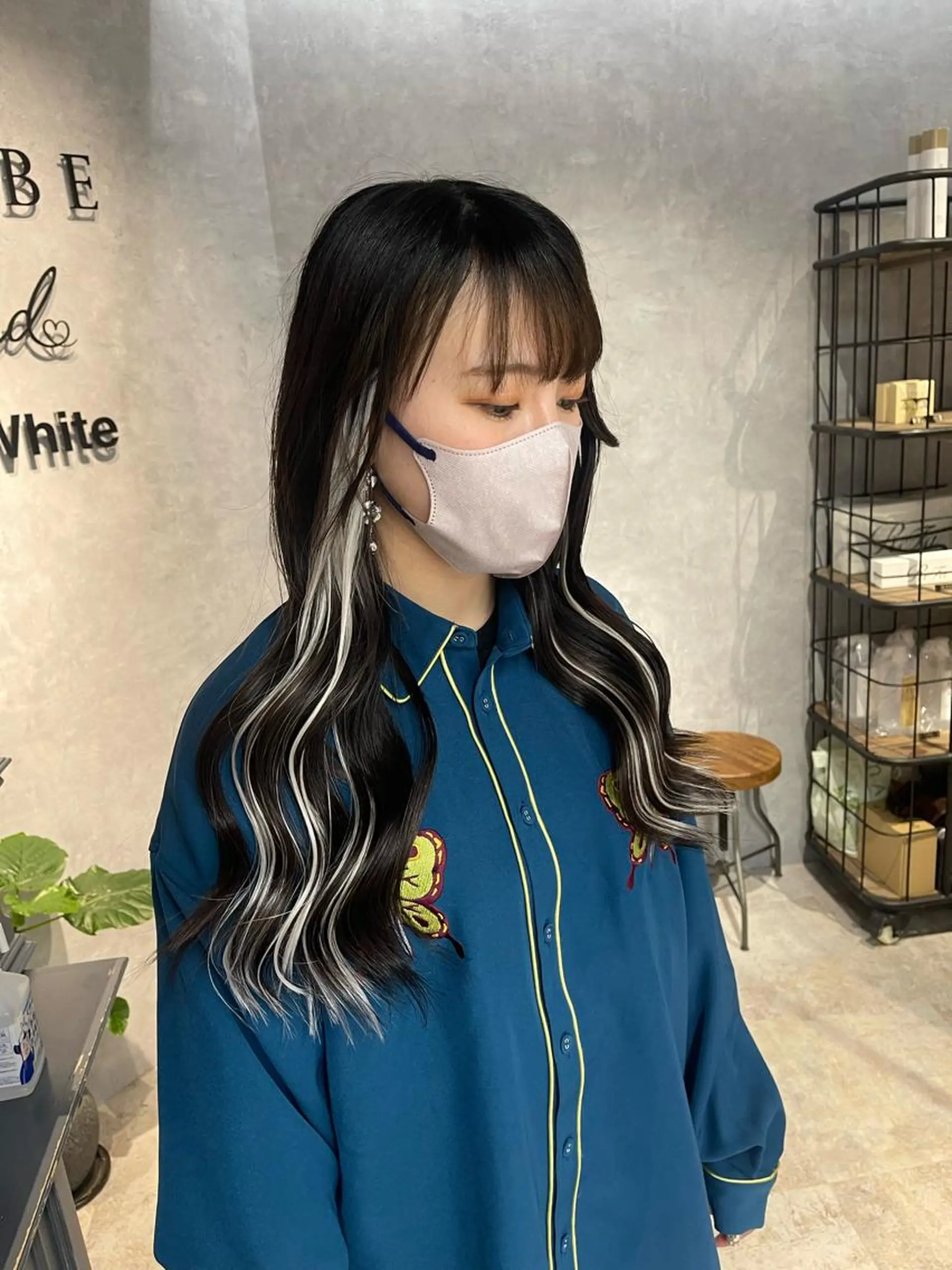 ロング カラー ブリーチ ケアブリーチ ハイライトカラー インナーカラー ハイライト カット ヘアカラー エクステ オフホワイトアンドなんば所属・福西 洋斗のヘアスタイル