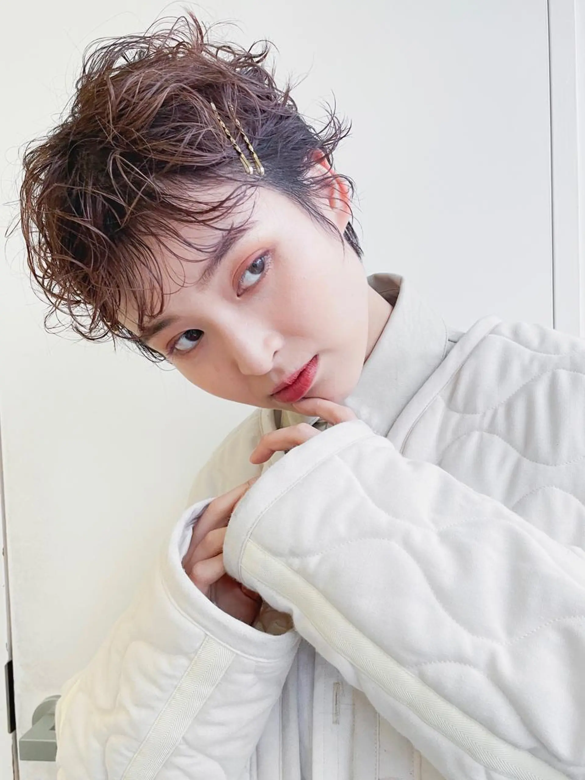 ショート nuu所属・💜ショート💜 ウルフ、ボブ二色亜美のヘアスタイル