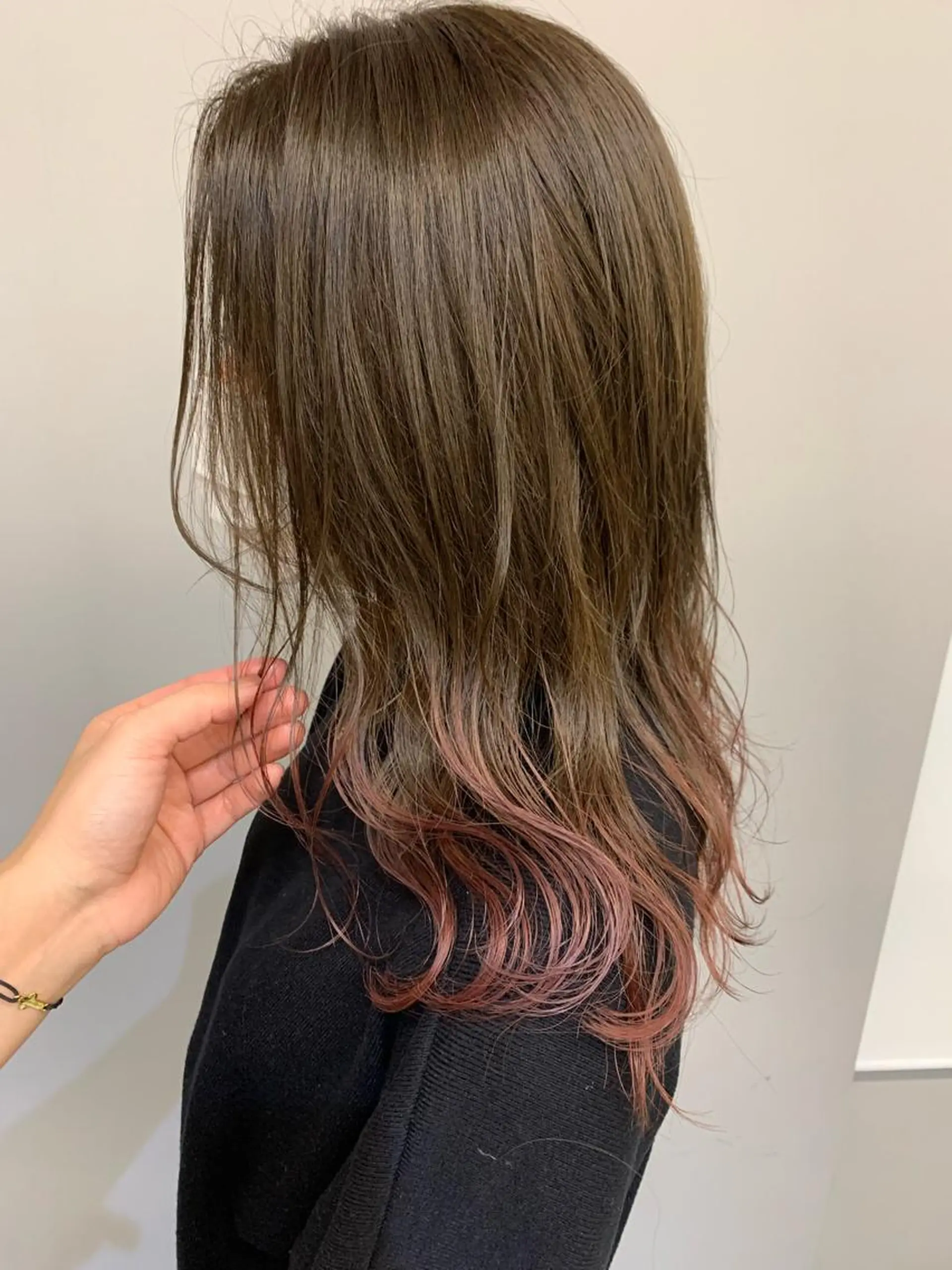 セミロング カラー グラデーションカラー ピンクカラー ヘアカラー theF___ yukoのヘアスタイル
