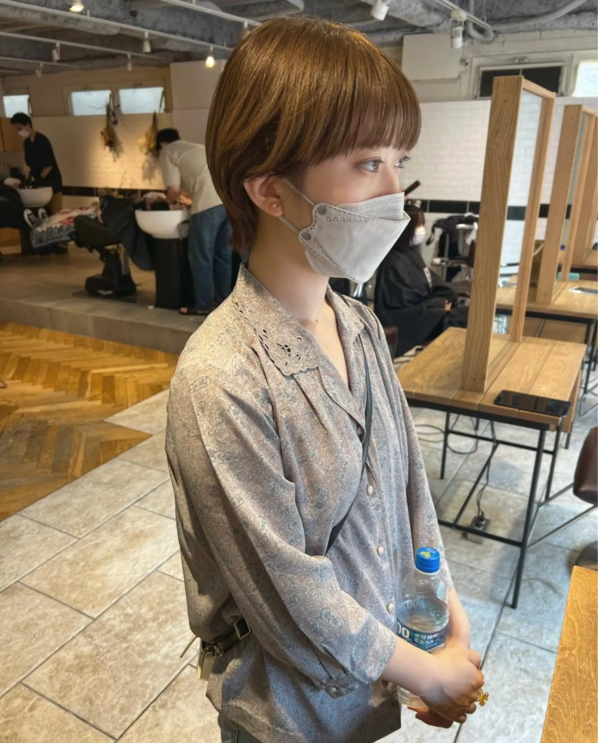 ショート カラー アッシュ ベージュカラー ブリーチ ブリーチなしカラー ショートヘア io濱川 遥のヘアスタイル