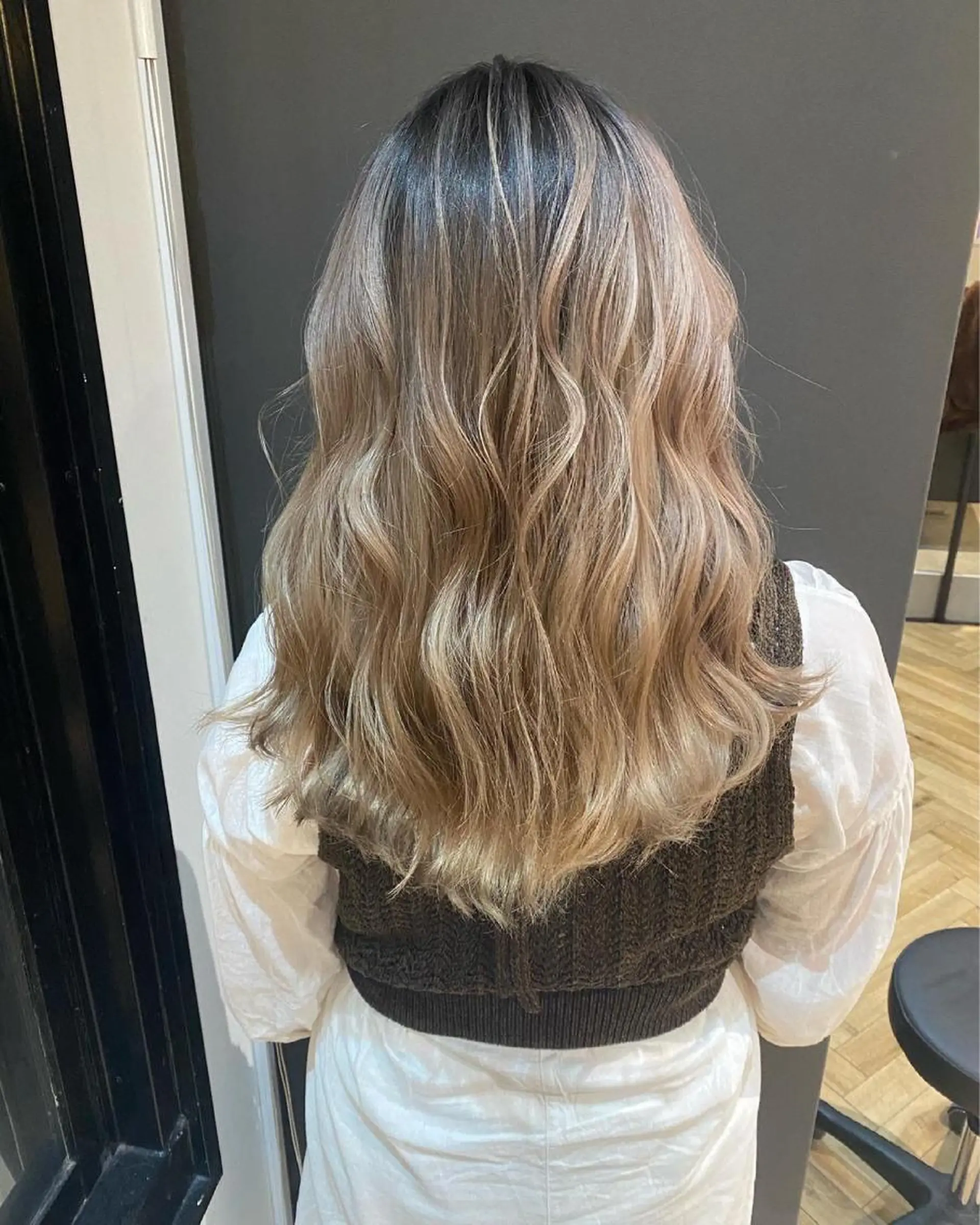 セミロング カラー ブリーチ デザインカラー カット ヘアカラー トリートメント YUNA ユウナのヘアスタイル