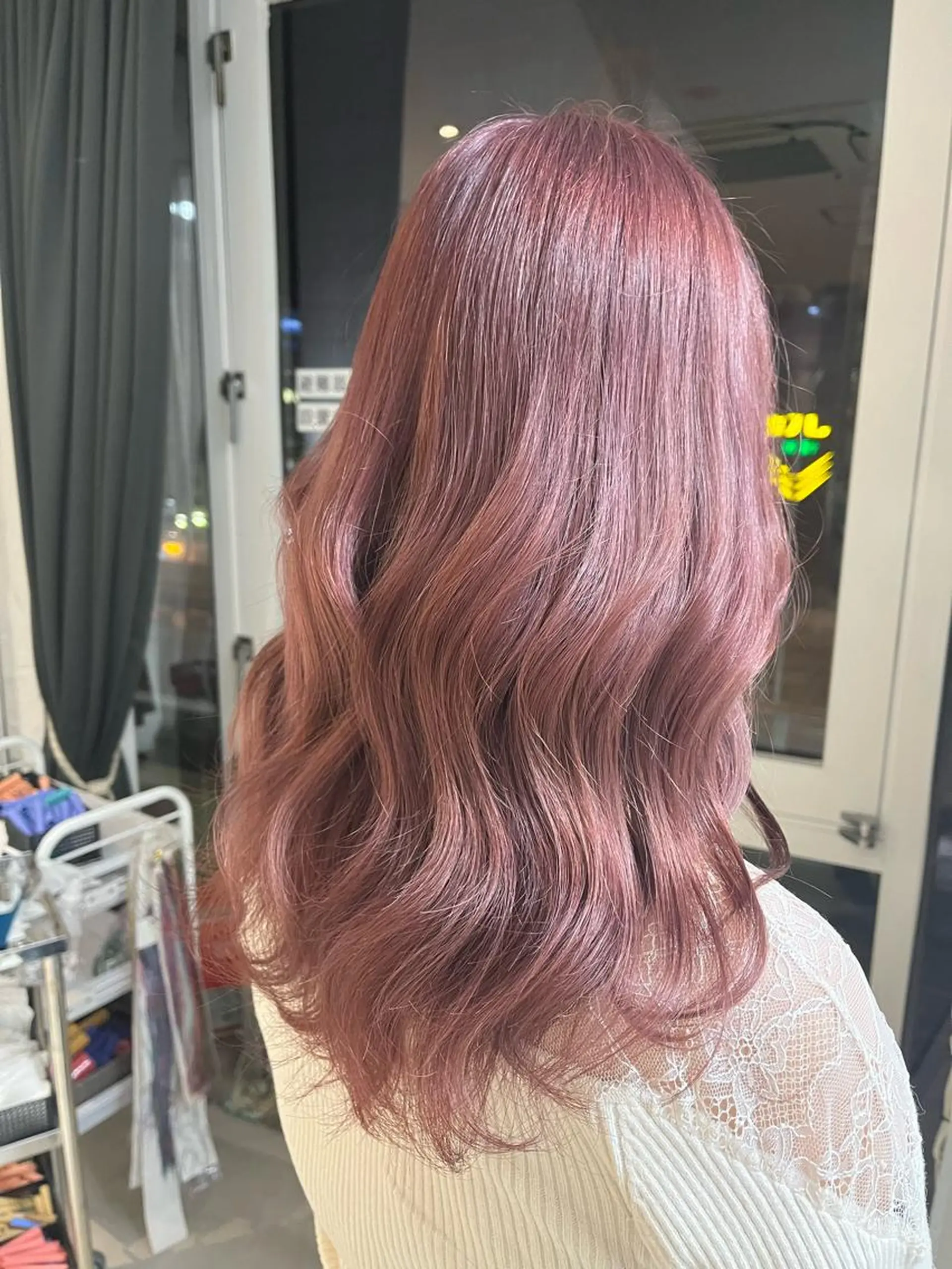 ロング ヘアカラー トリートメント u n aのヘアスタイル