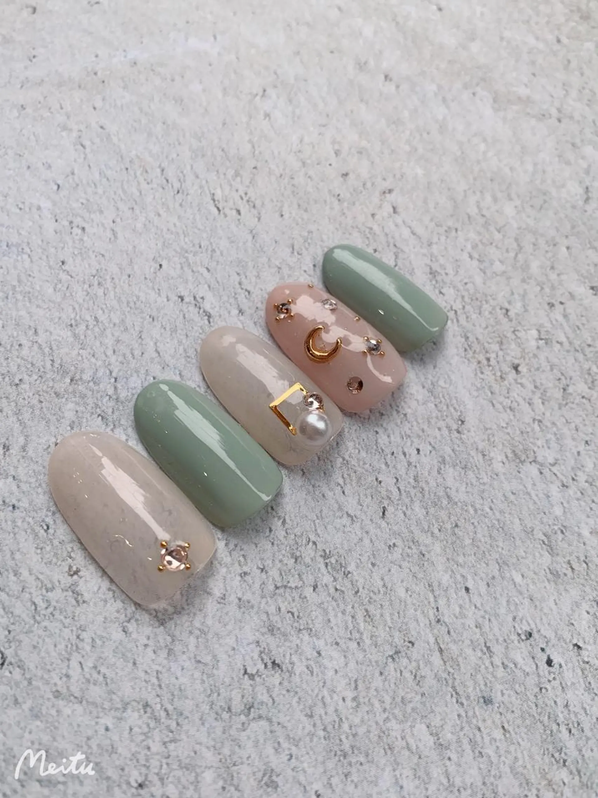 ネイル nail atelier  new moon所属・森 貴子のネイルデザイン