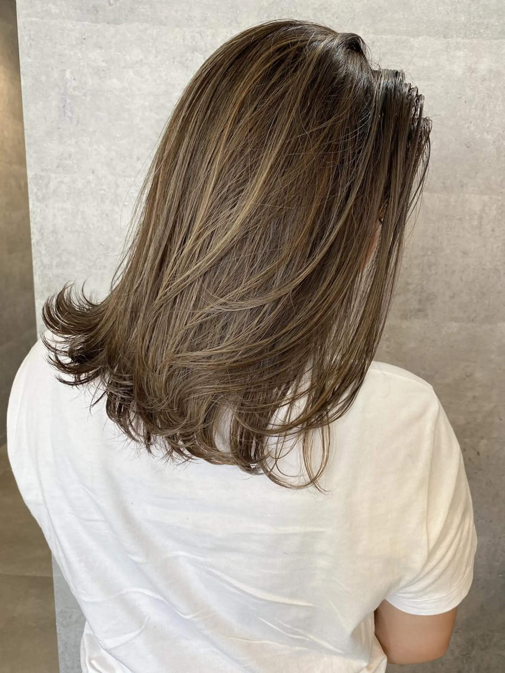 セミロング ヘアカラー 'oli所属・難波'oli【オリ】 美容室のヘアスタイル