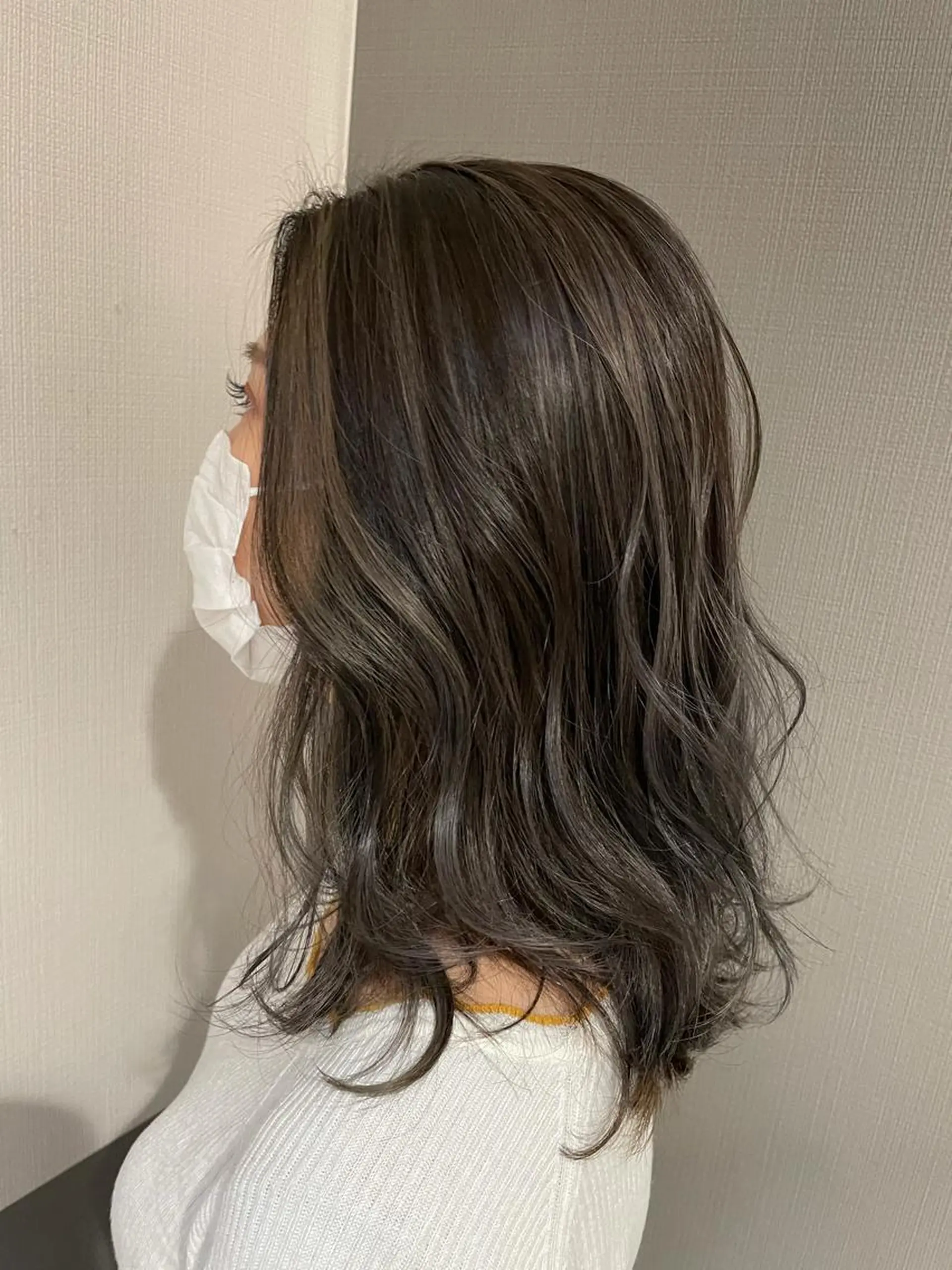 ミディアム カラー ブリーチ ハイライトカラー ハイライト Eleanor 立川北口のヘアスタイル