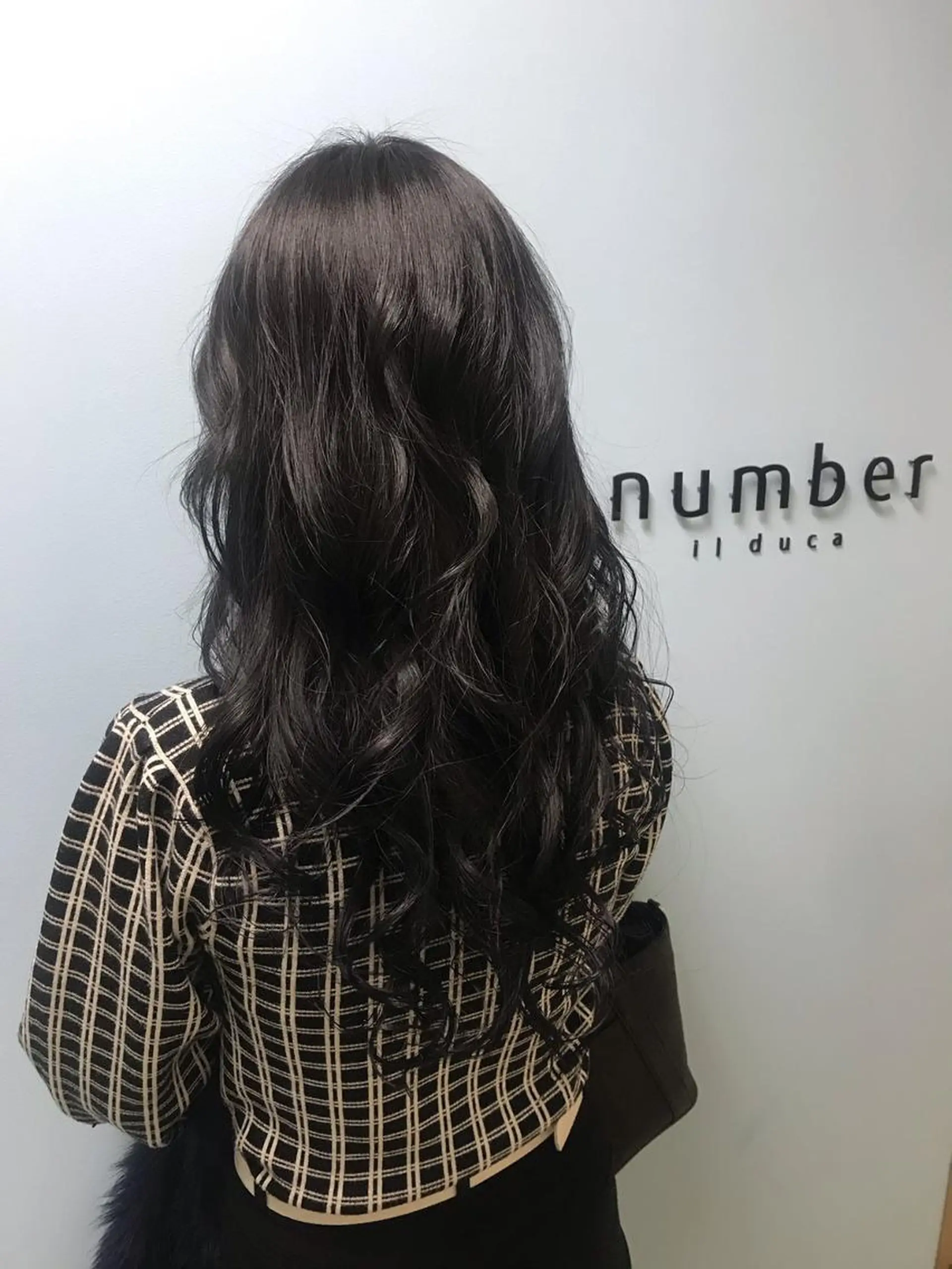 ロング カラー アッシュ アッシュブラウン ベージュカラー 黒髪 ブラウンカラー カット ヘアカラー N° il duca 札幌のヘアスタイル
