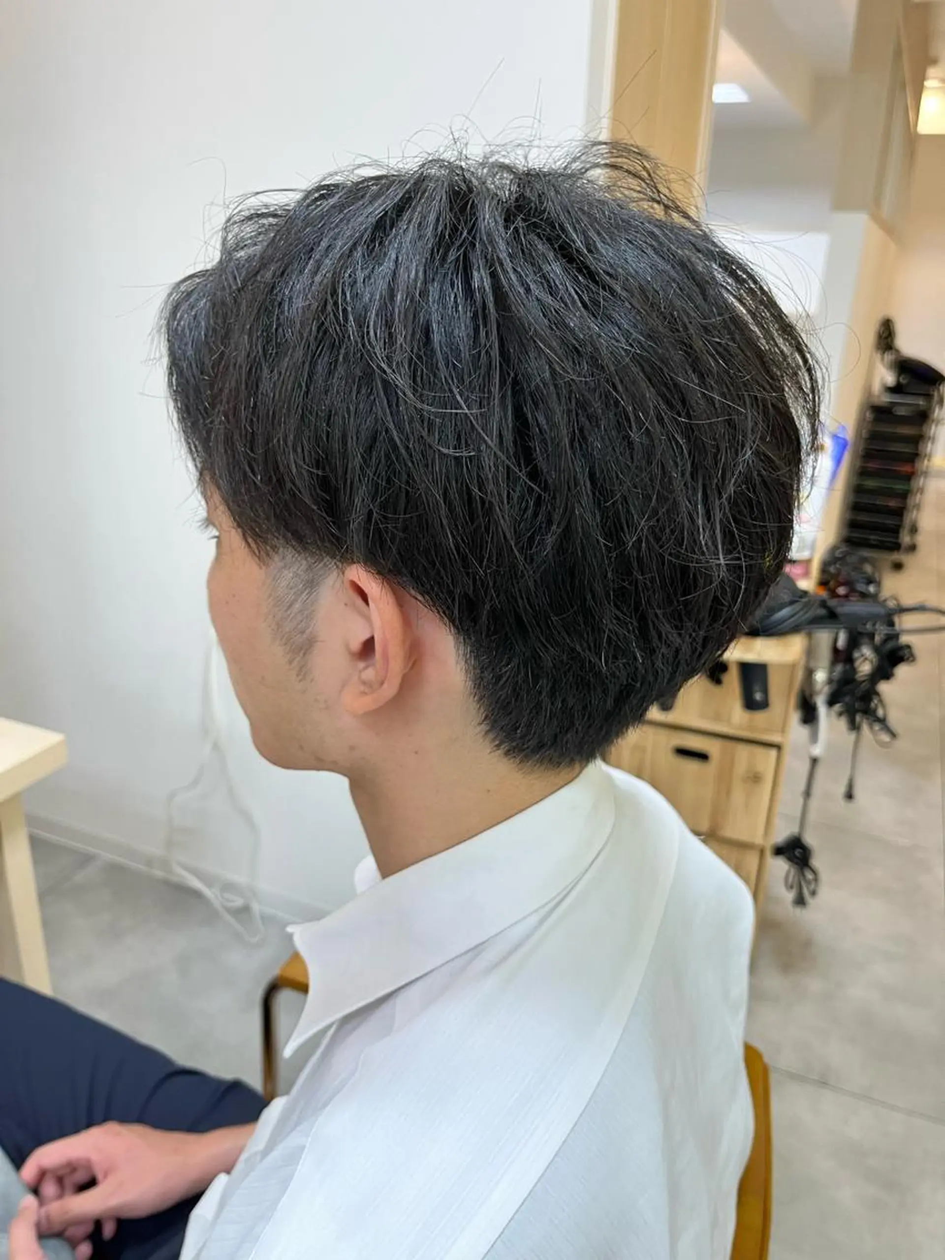 メンズ センターパート 刈り上げ Hikari /赤み消しカラーのヘアスタイル