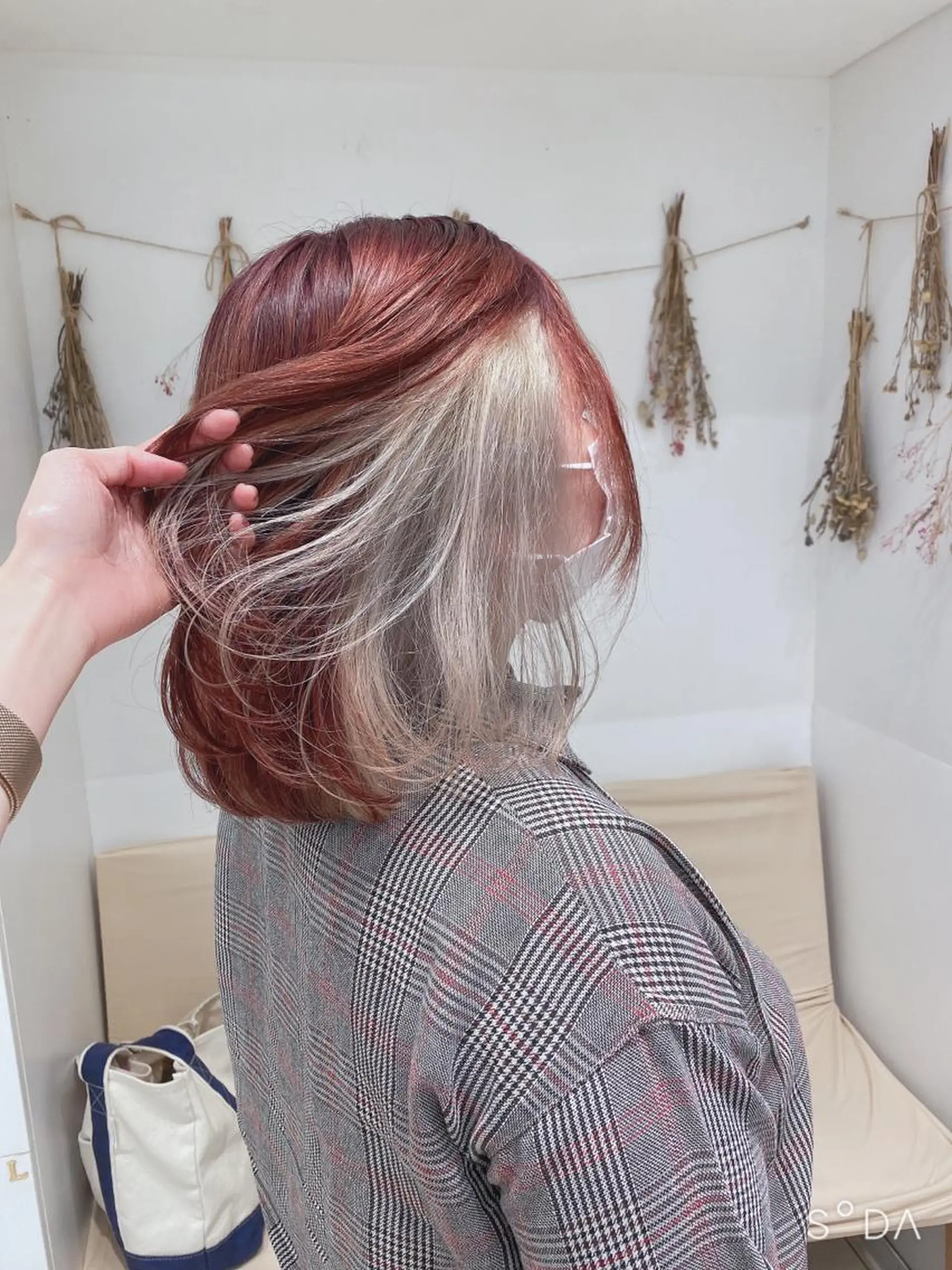 ミディアム カラー ブリーチ ボルドーカラー ケアブリーチ はだゆうき @hadadan08のヘアスタイル