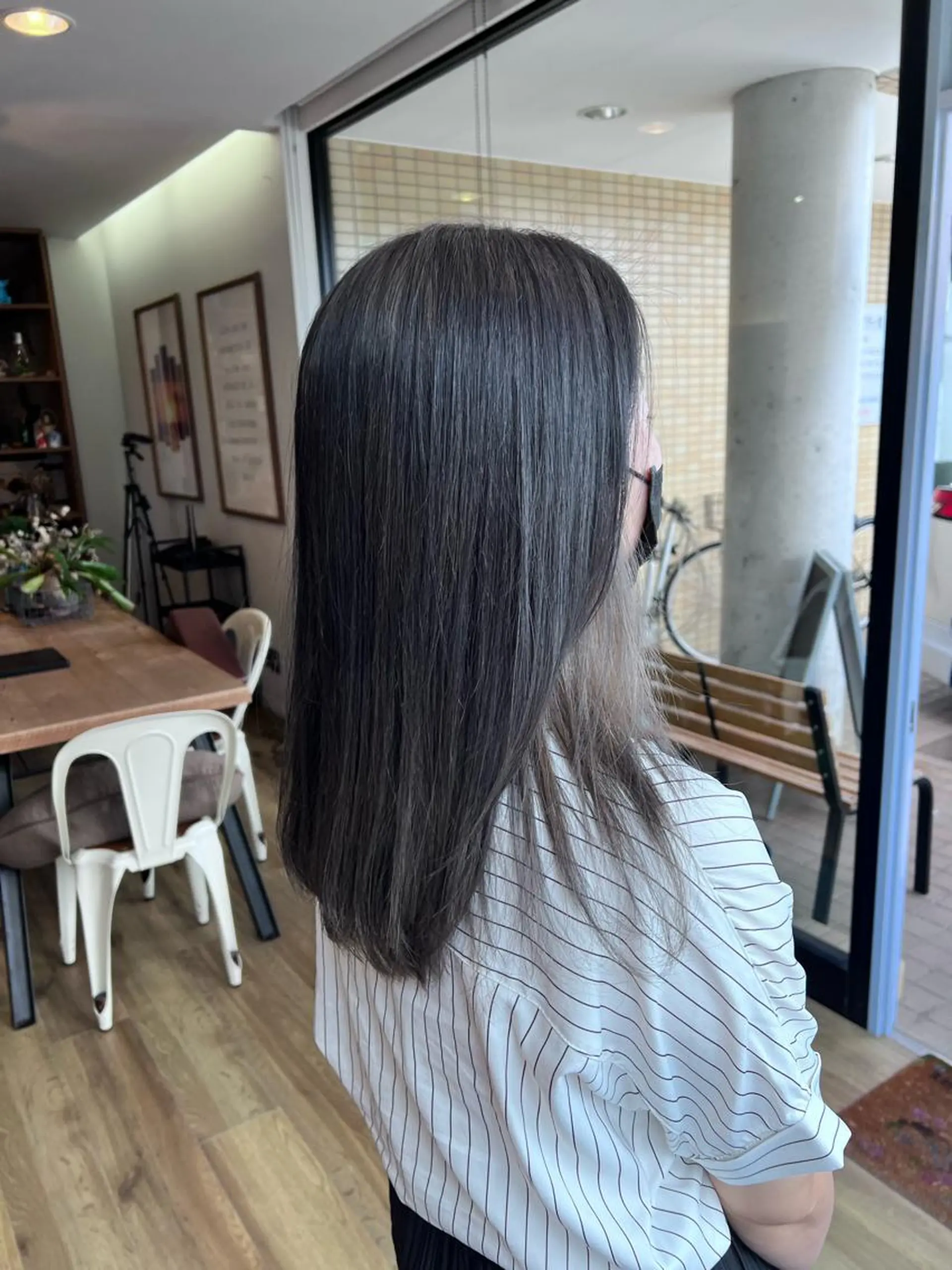 ロング カラー ベージュカラー ホワイトベージュ ヘアカラー トリートメント ツキダテ ユイのヘアスタイル