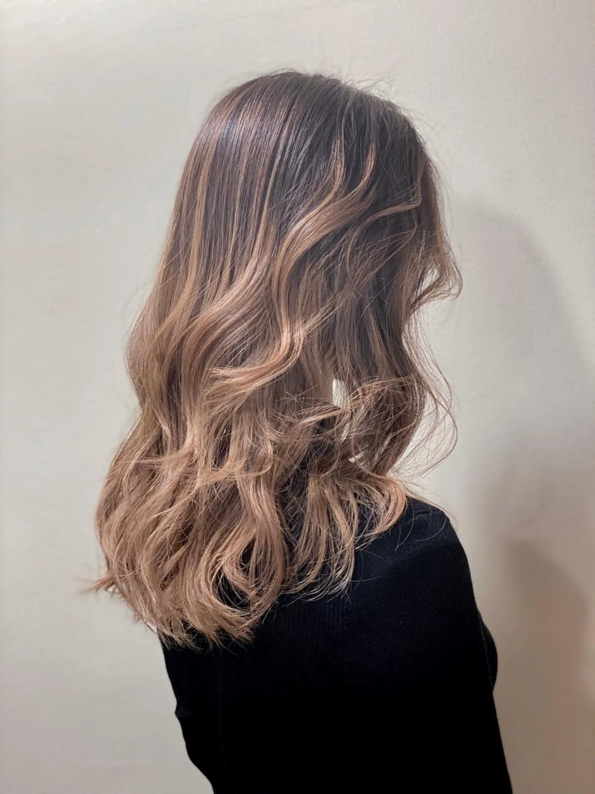セミロング カラー バレイヤージュ ベージュカラー レイヤーカット コントラスト バレイヤージュ志鎌のヘアスタイル