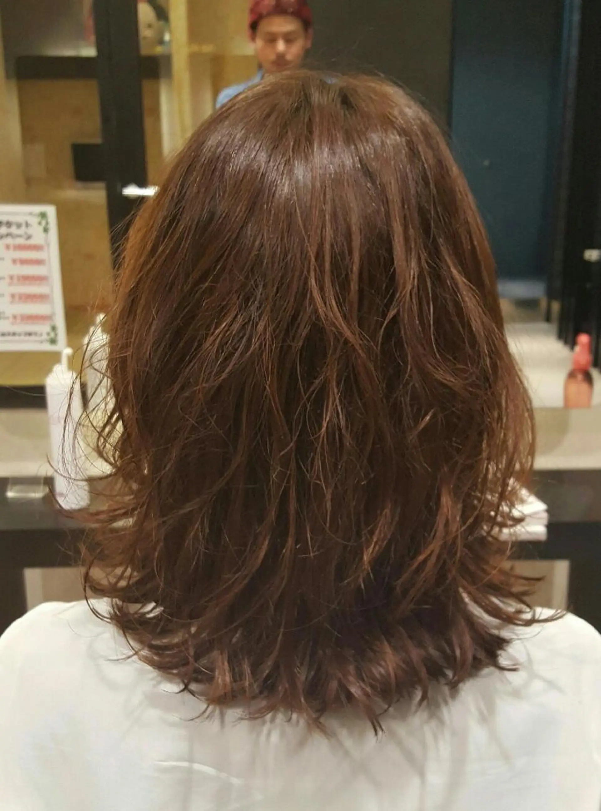 ミディアム カラー パーマ ミディアムパーマ アッシュ ボブ 外ハネヘア デジタルパーマ 秋山 幸太のヘアスタイル