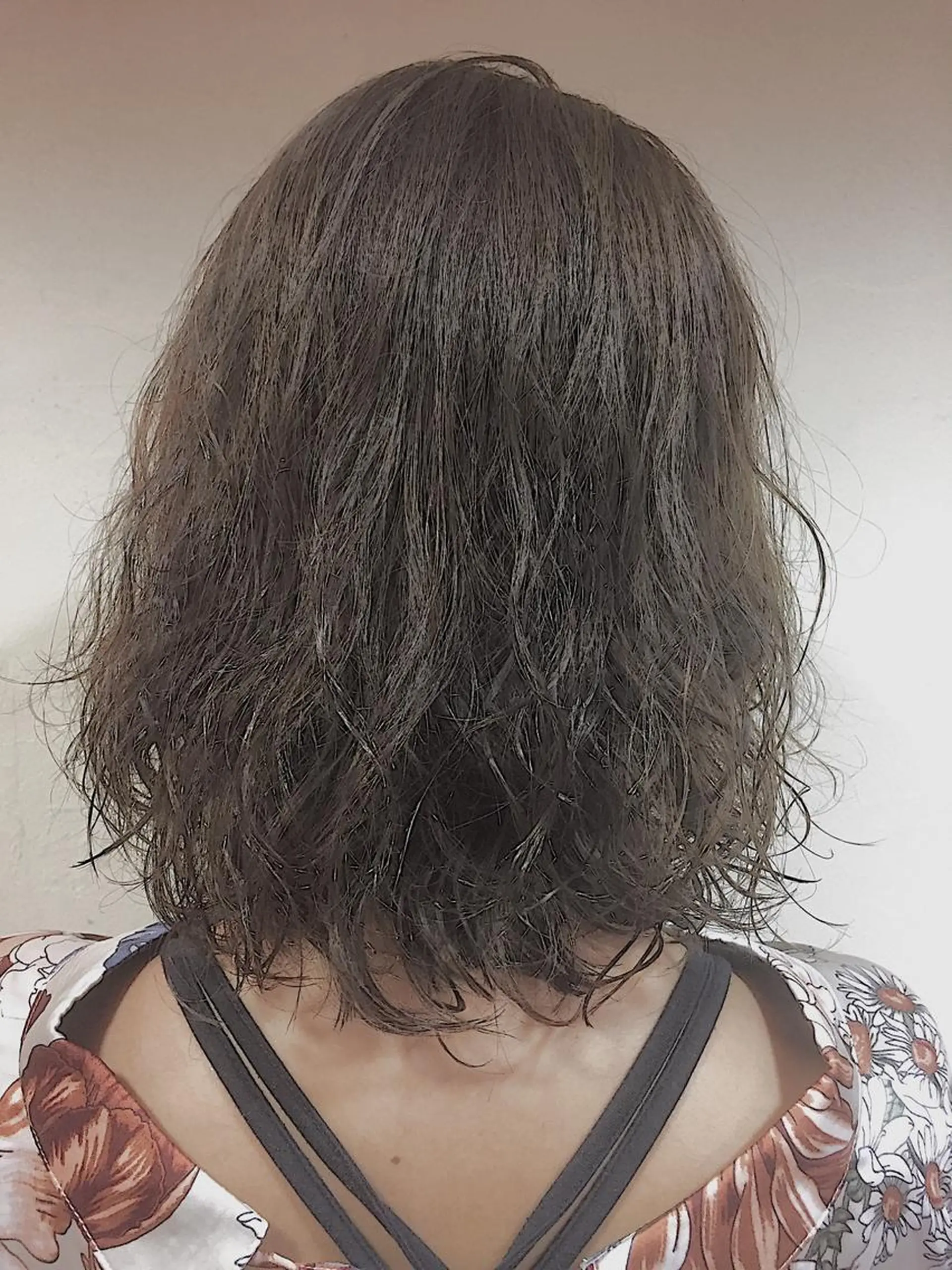 ミディアム カラー パーマ ミディアムパーマ アッシュ ブルーカラー ブルーグレー ブルーグレージュ 可愛いを作る神 ナオヒロのヘアスタイル