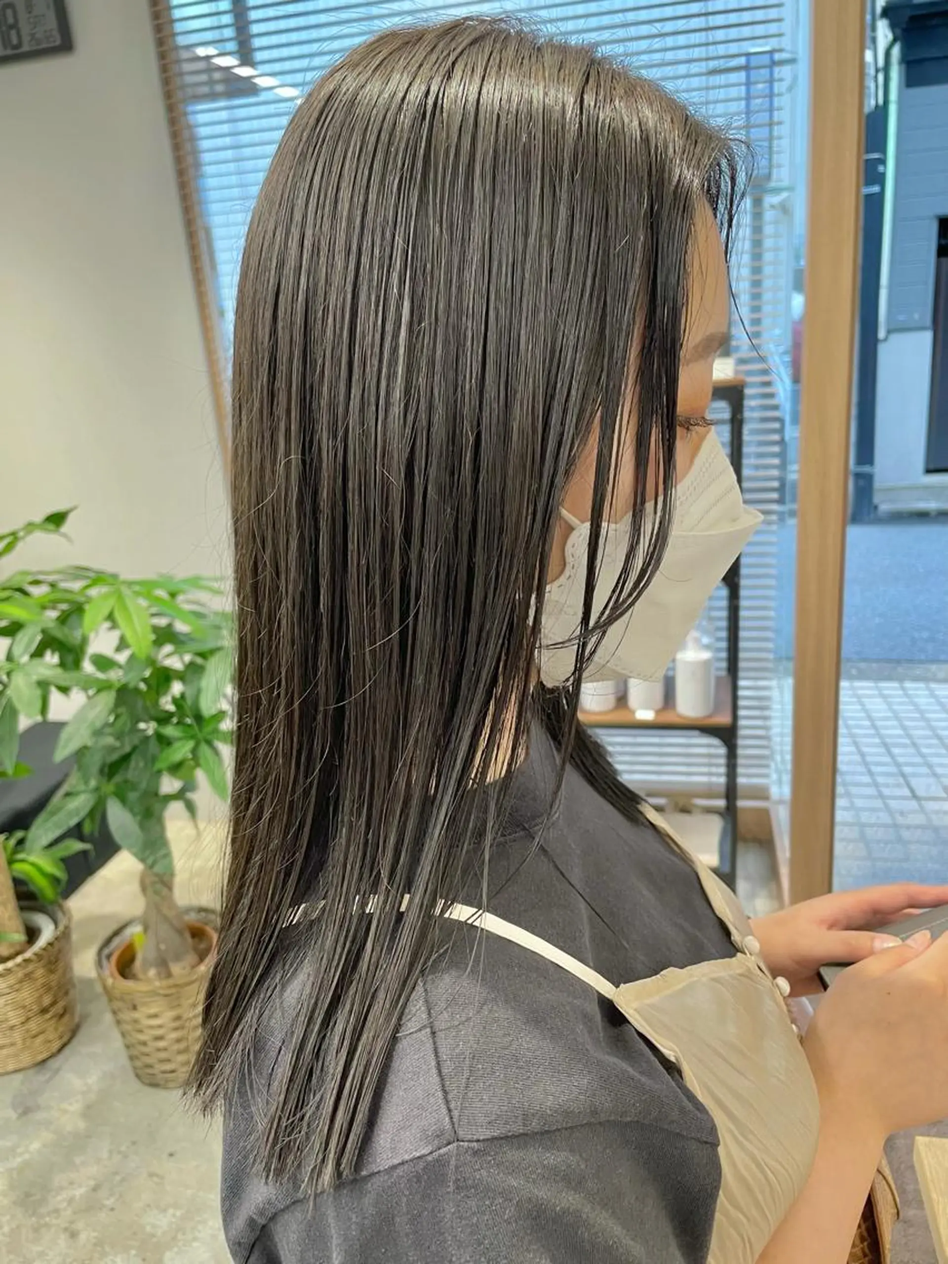 セミロング SAEKI【ior 】北千住店ブリーチのヘアスタイル